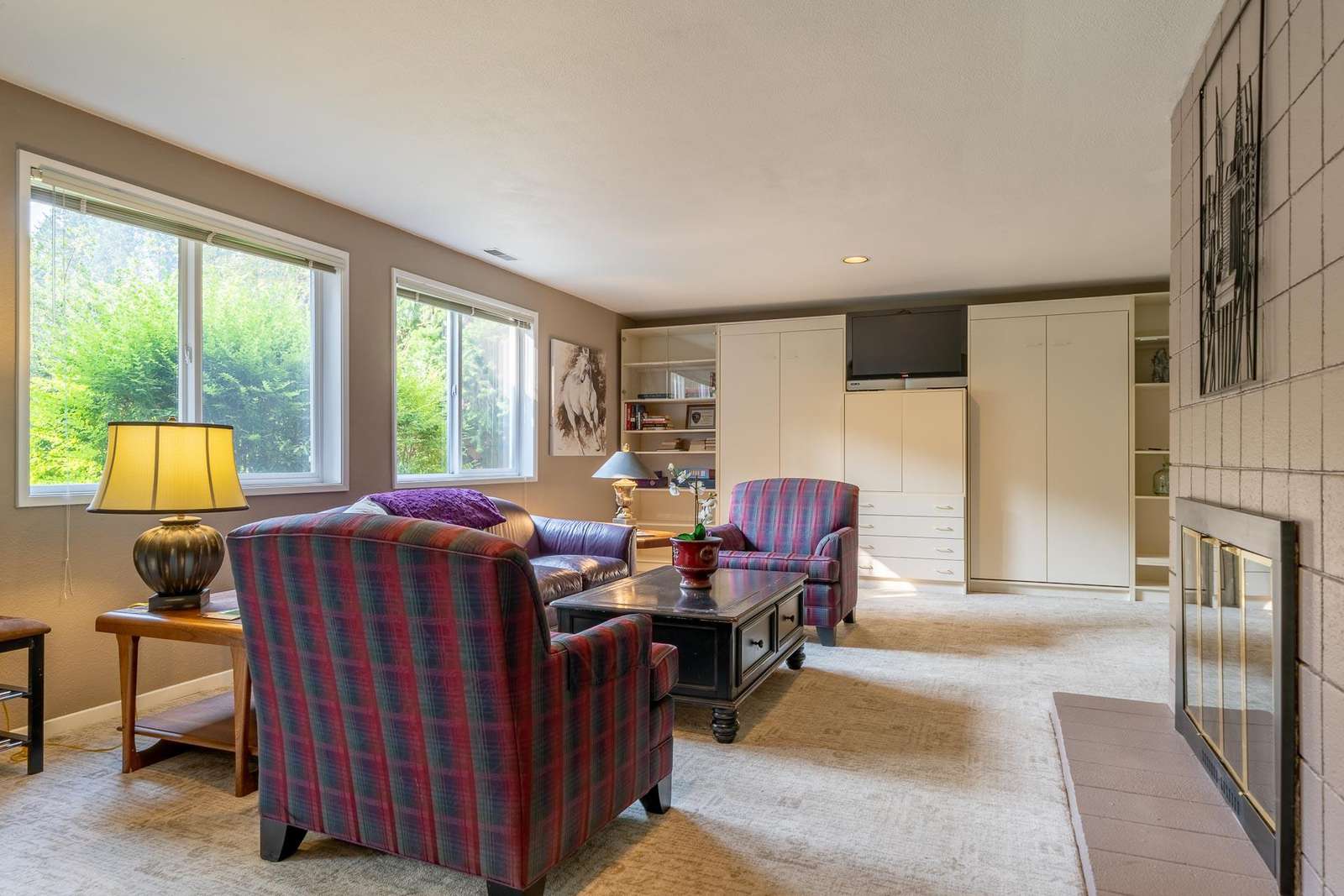 Living room with HDTV Flat screen