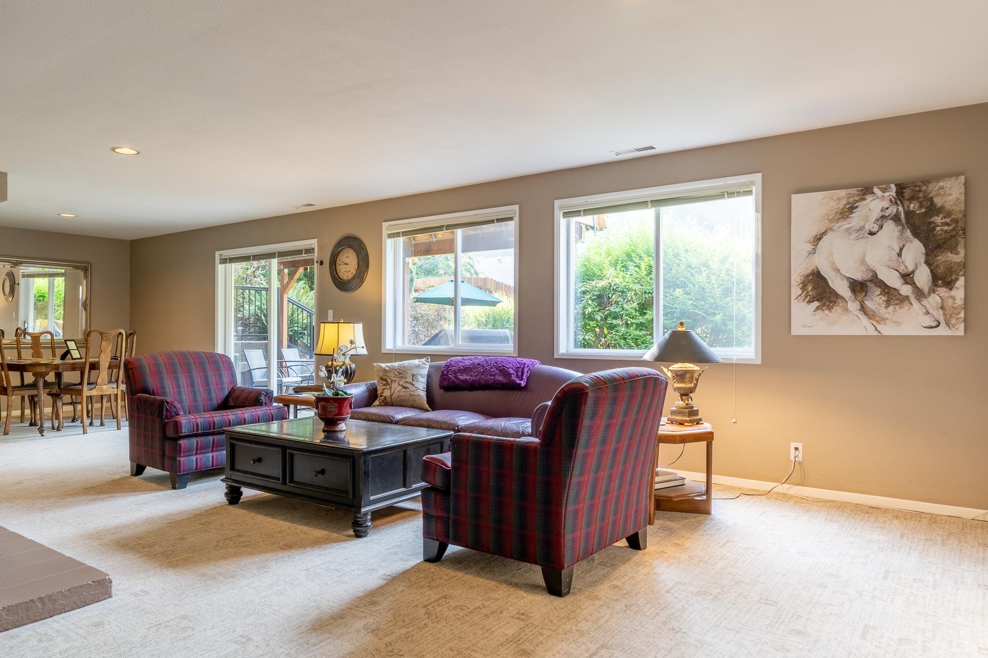 Spacious living room