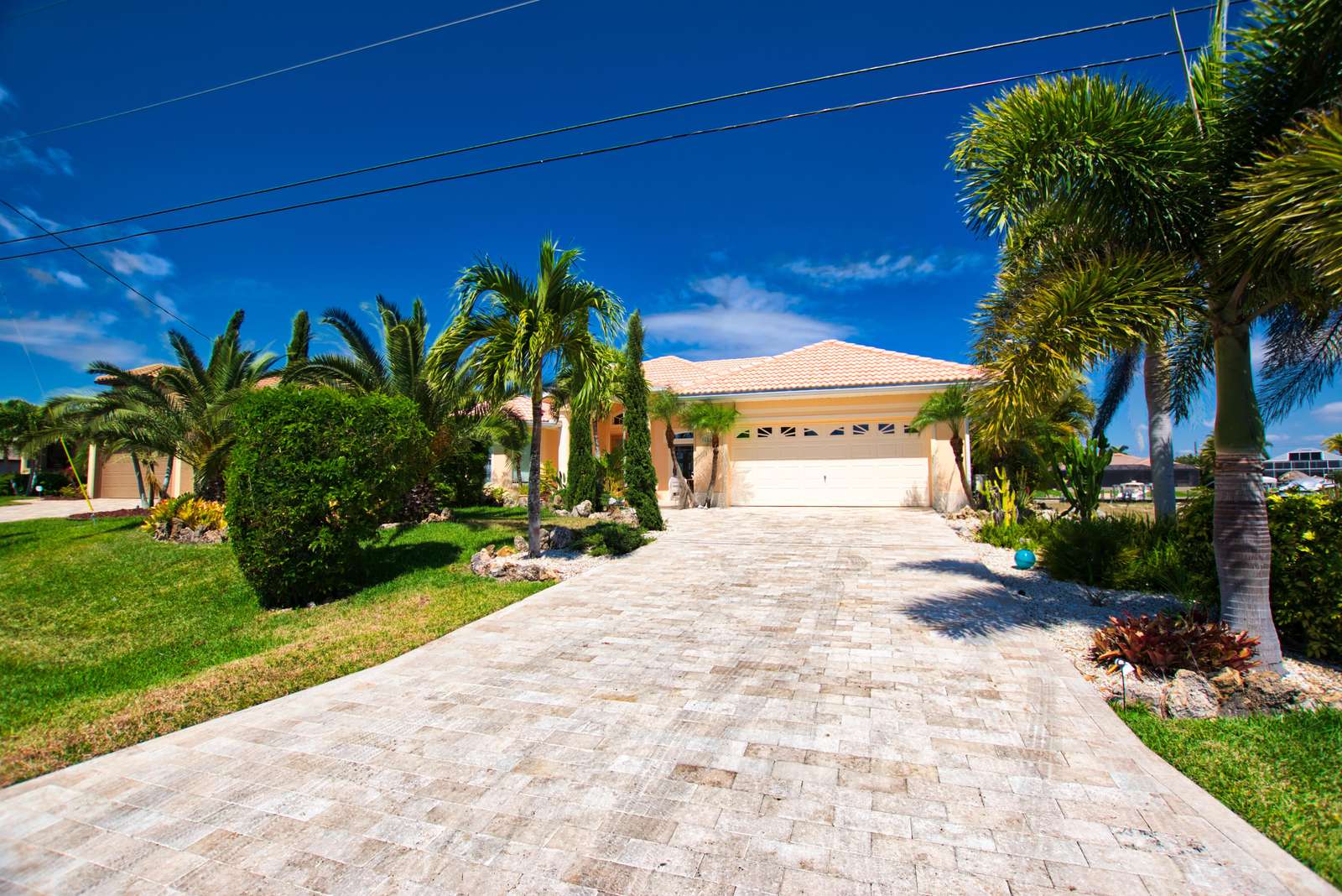 Wischis Florida Home - Vacation Rentals Cape Coral I Property Management I Real Estate
