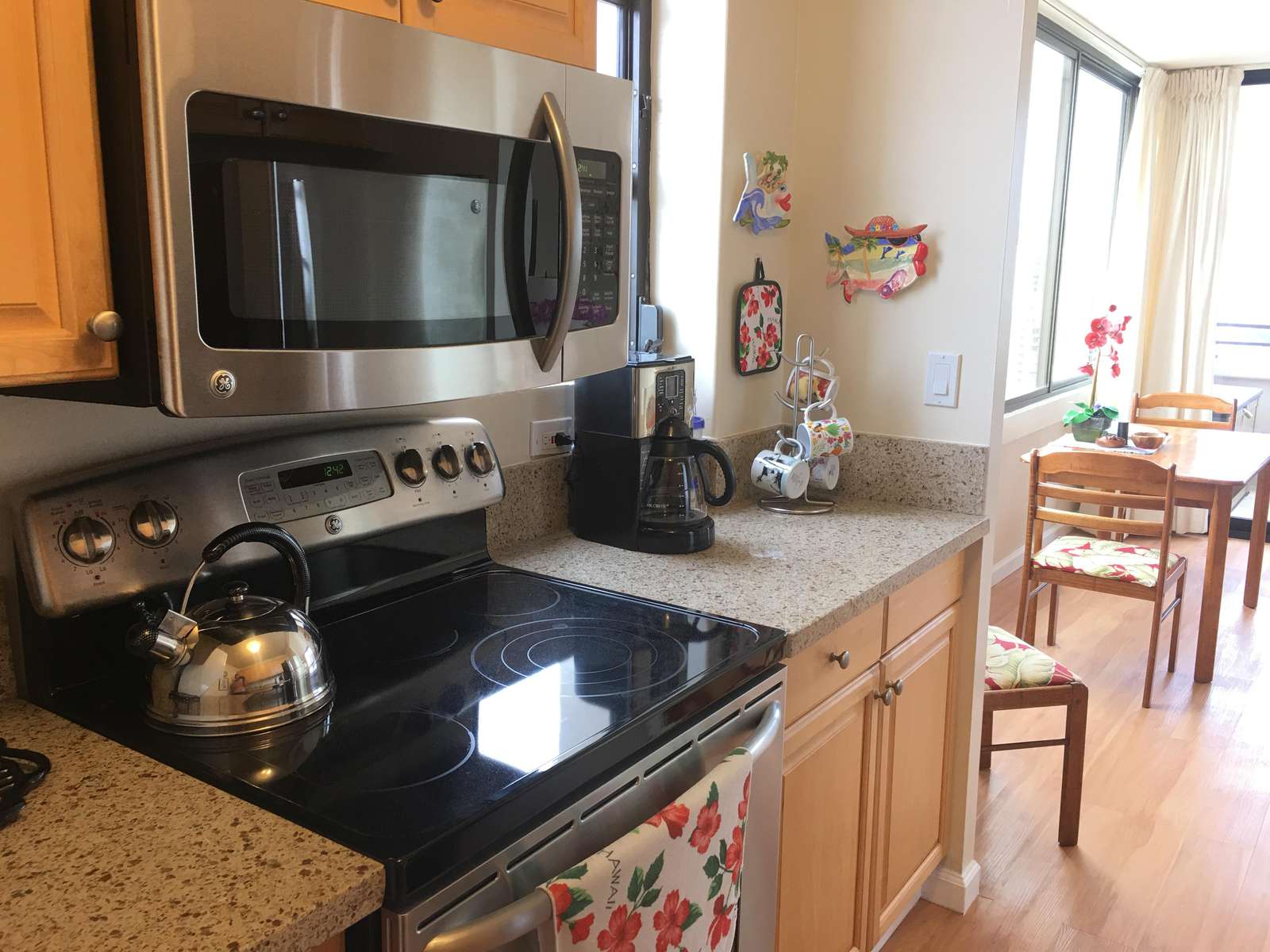 Clean and well organised kitchen