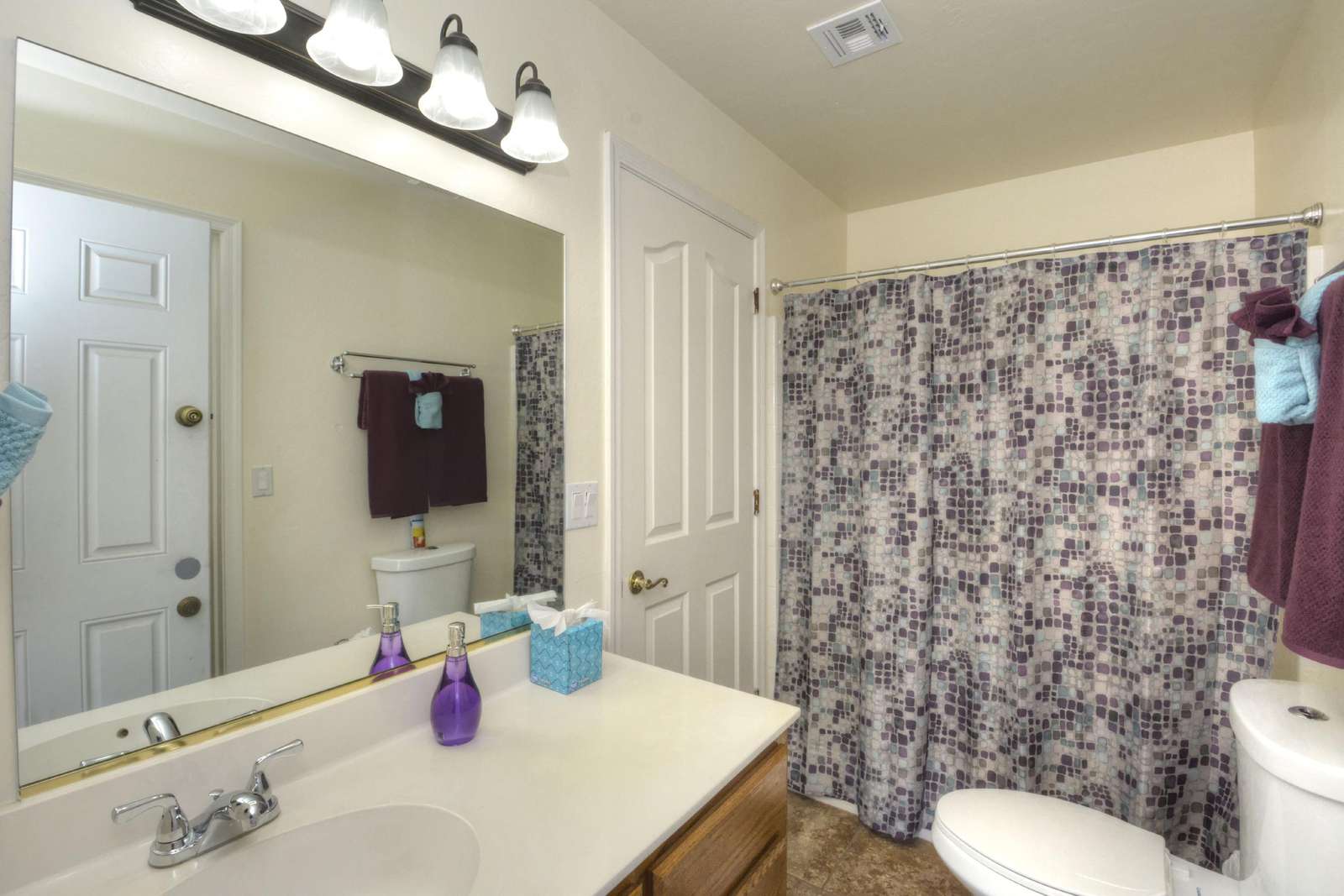 Bath en-suite with exit to pool
