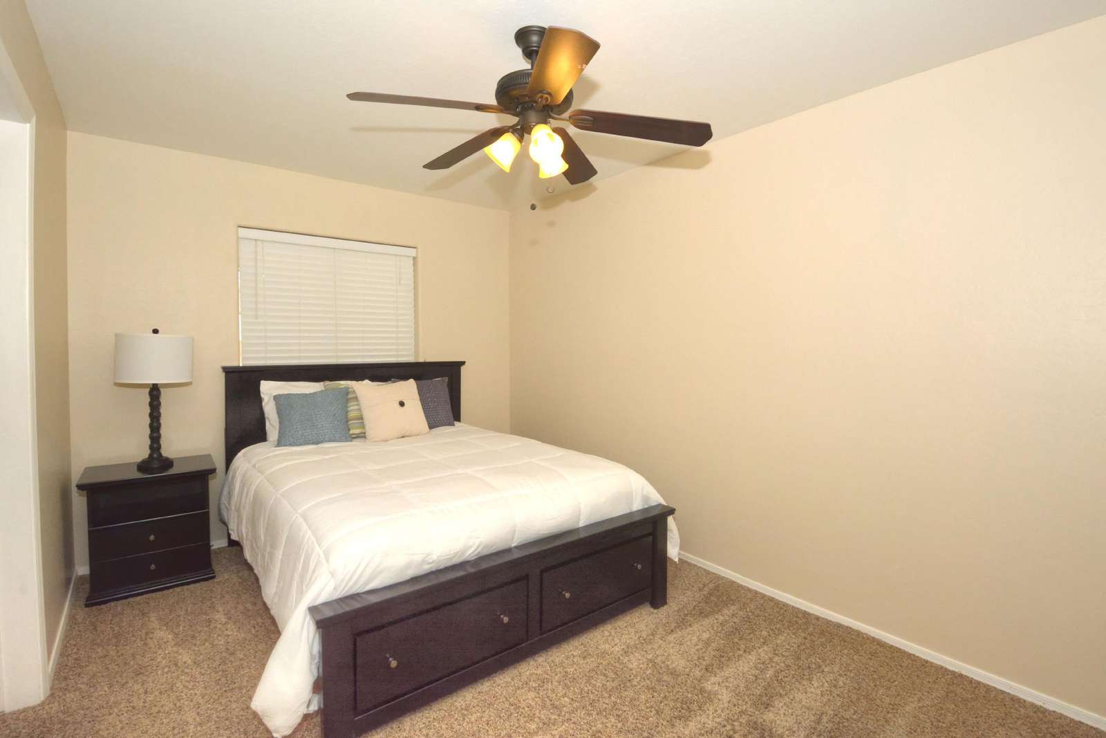 Queen bedroom with en-suite bathroom
