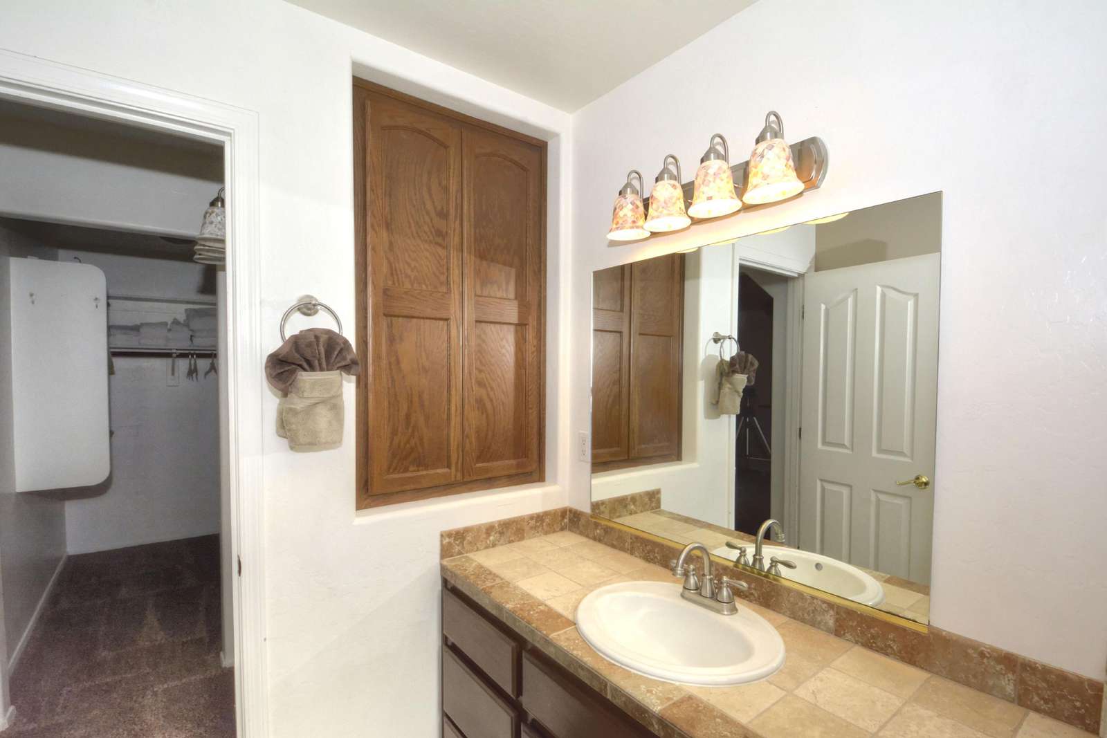 Mstr vanity and closet