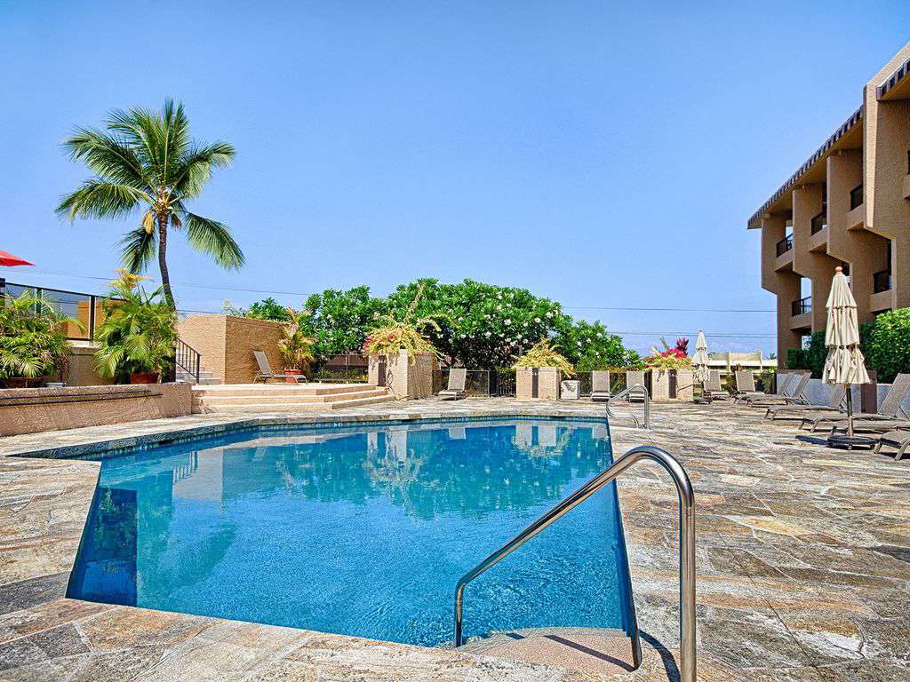 Pool and spa area - lots of room to relax here!