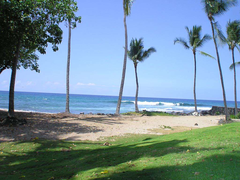 Nearby Honl's beach, a favorite for surfing, sunning, and picnics.