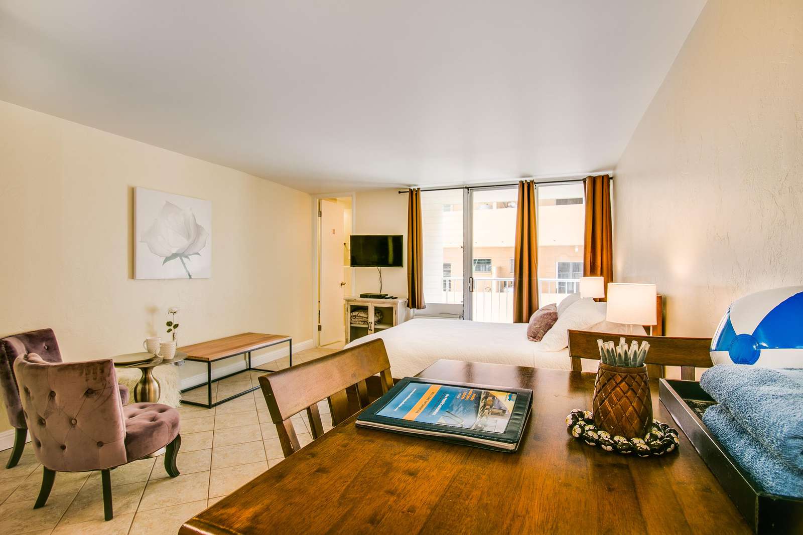 The simplistic elegance of suite 304 waits you.