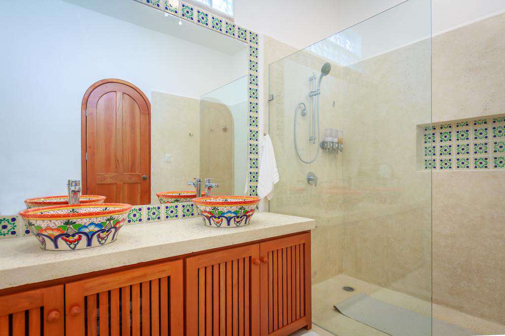 Ensuite bathroom with spacious walk in shower