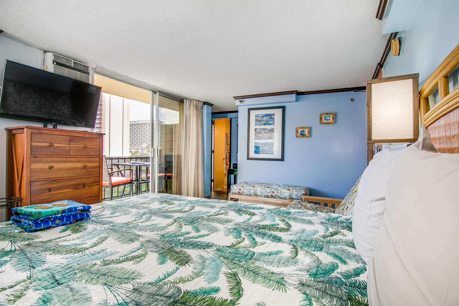 Comfort, Spacious Suite with HD TV, Cable & WiFi