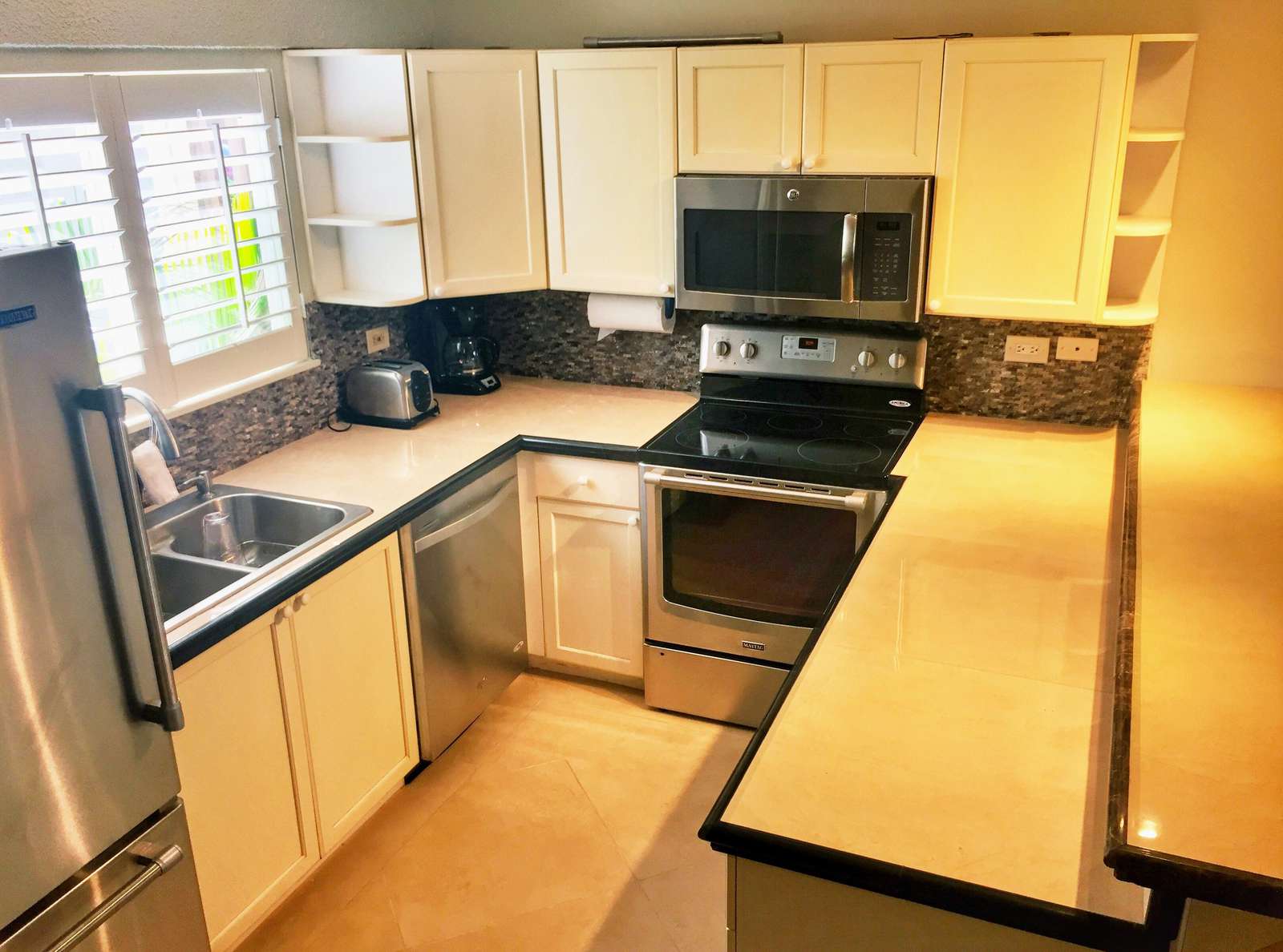 Full-size kitchen with new appliances