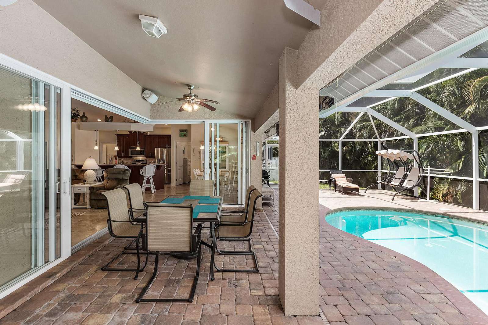 Dining area at the pool