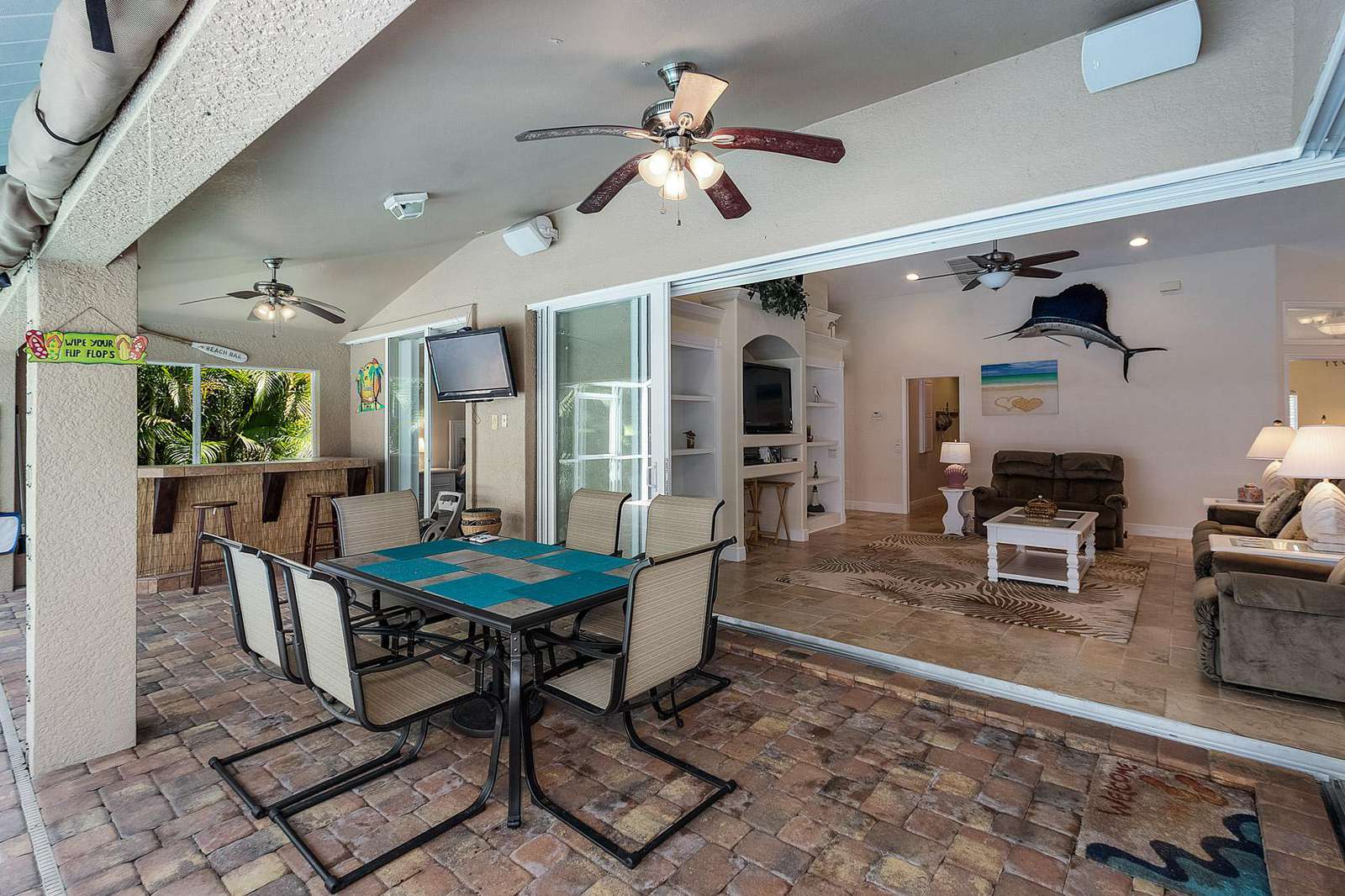 Dining area at the pool