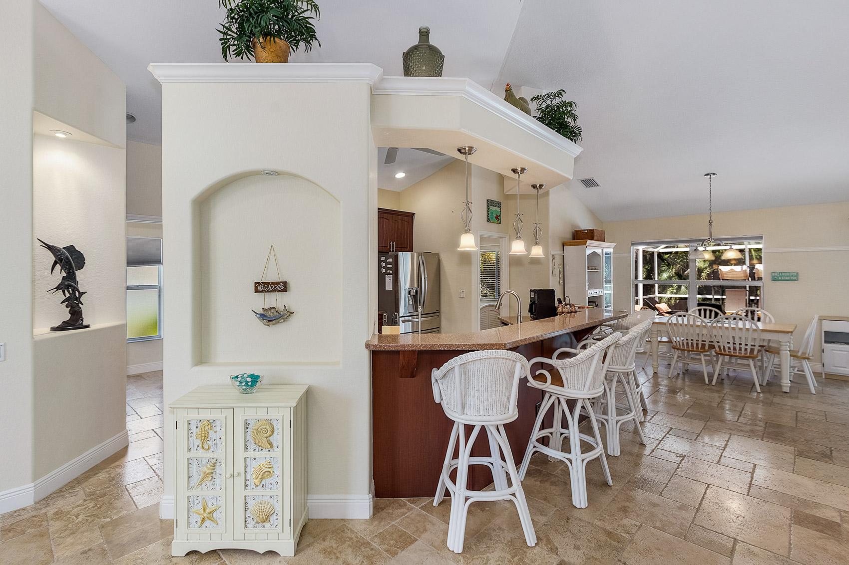 Kitchen breakfast bar