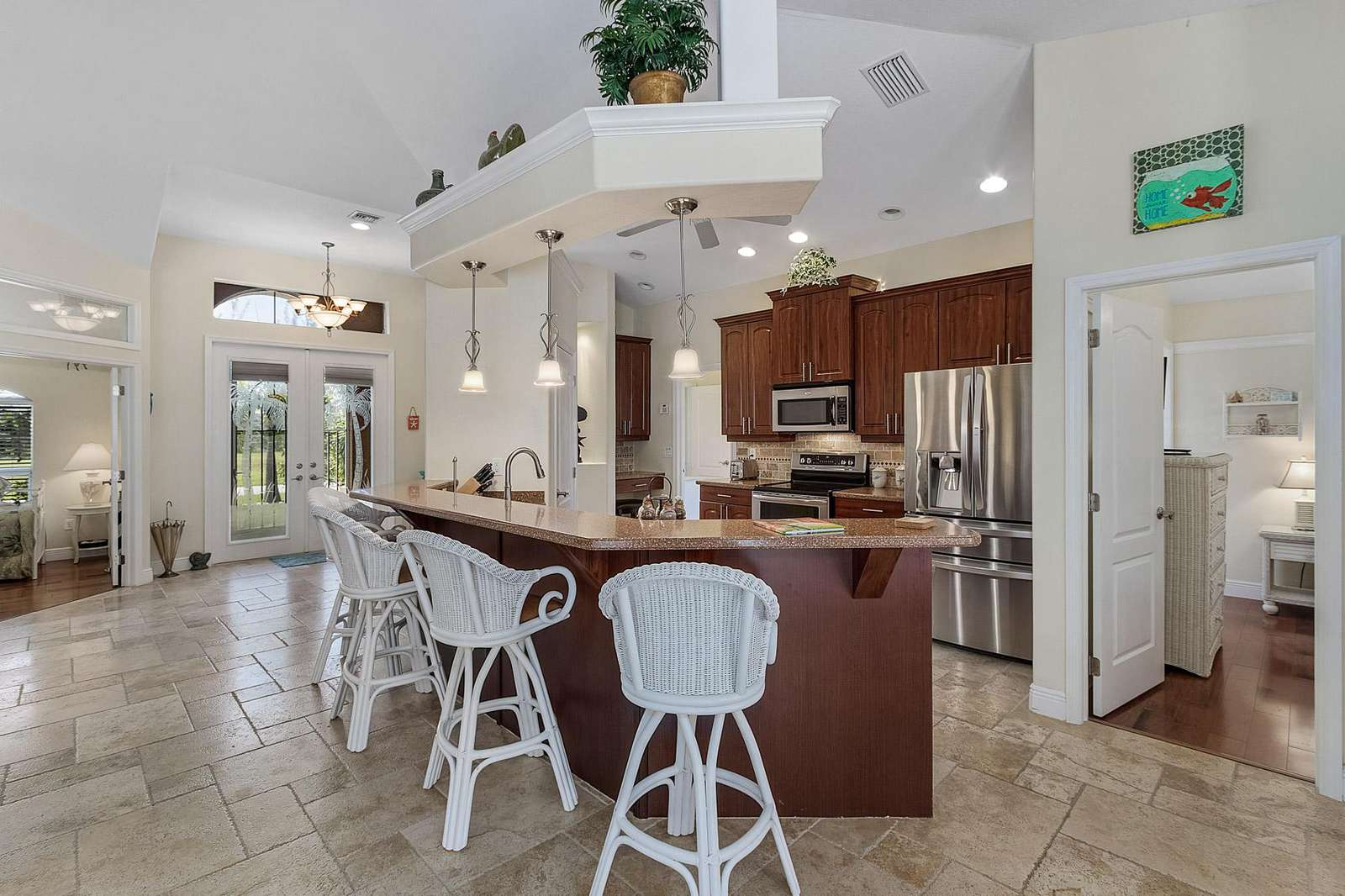 Kitchen breakfast bar