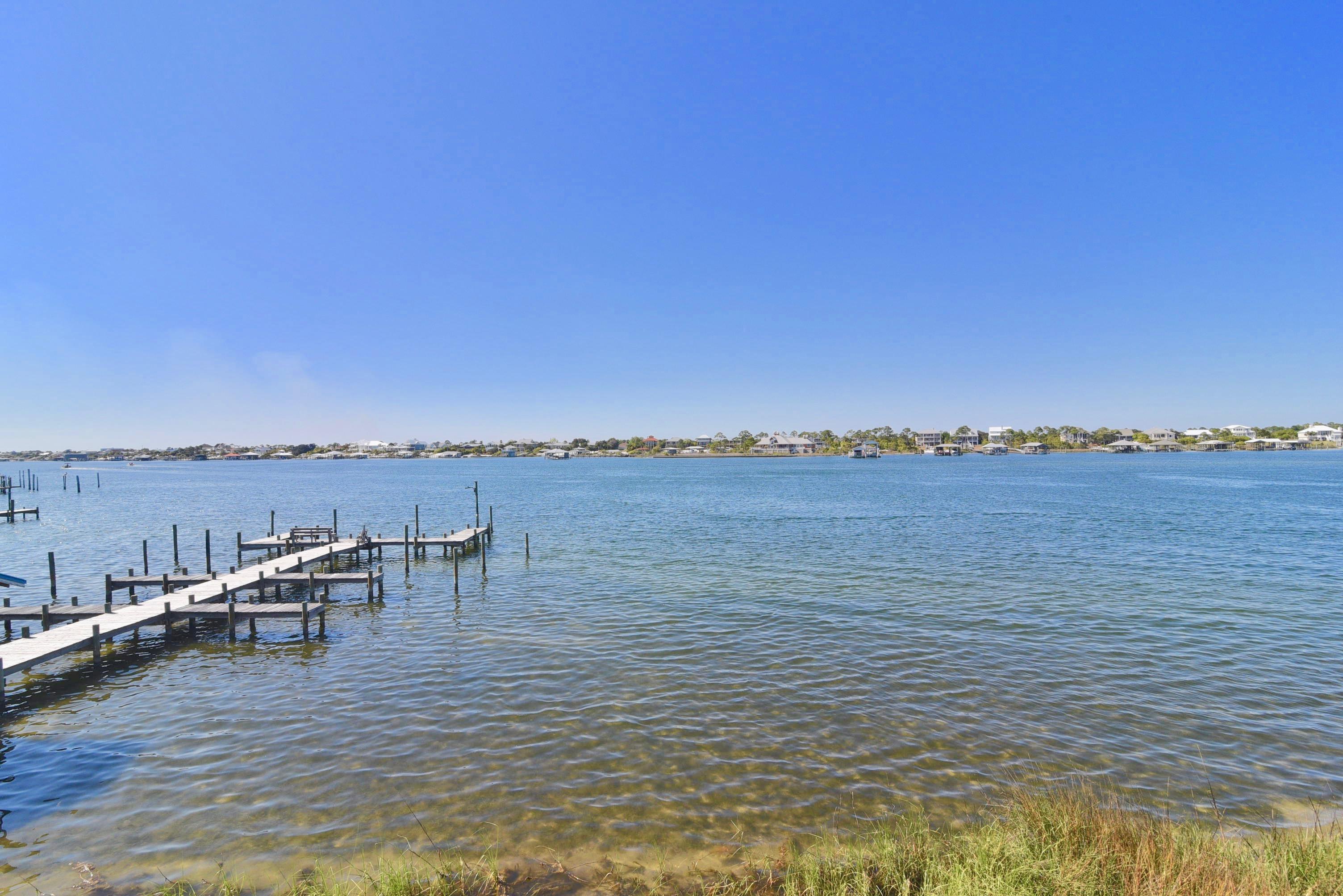 Updated Waterfront Condo on Ole River Sleeps 8 Flora Bama 1mile