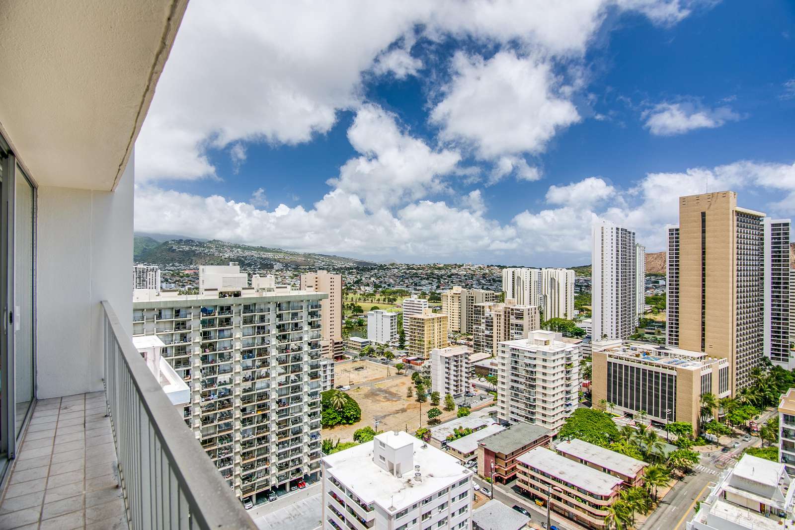 We are in the Heart of Waikiki - Everything is easy to walk to.