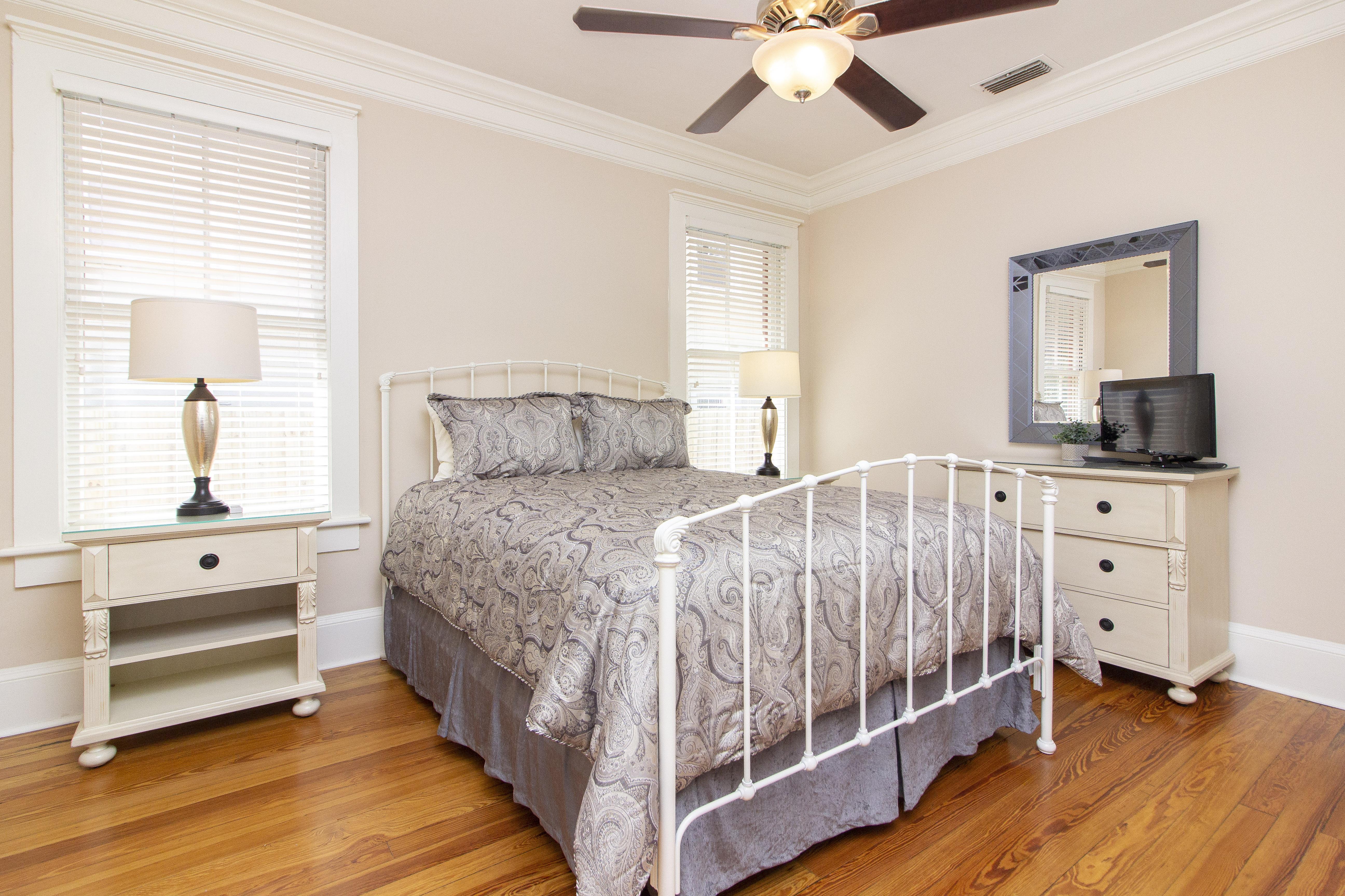 Guest Bedroom - Queen