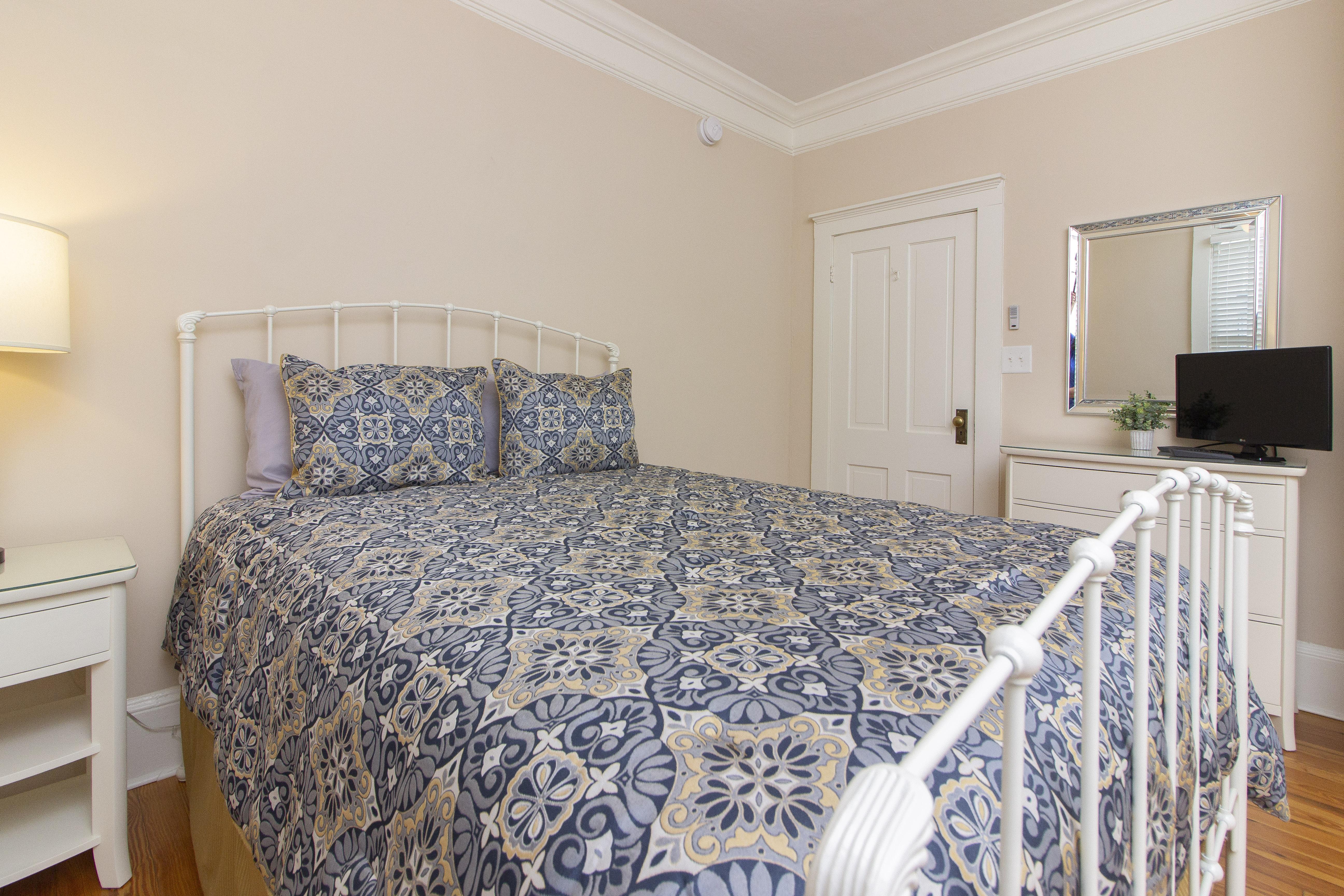 Guest Bedroom - Queen