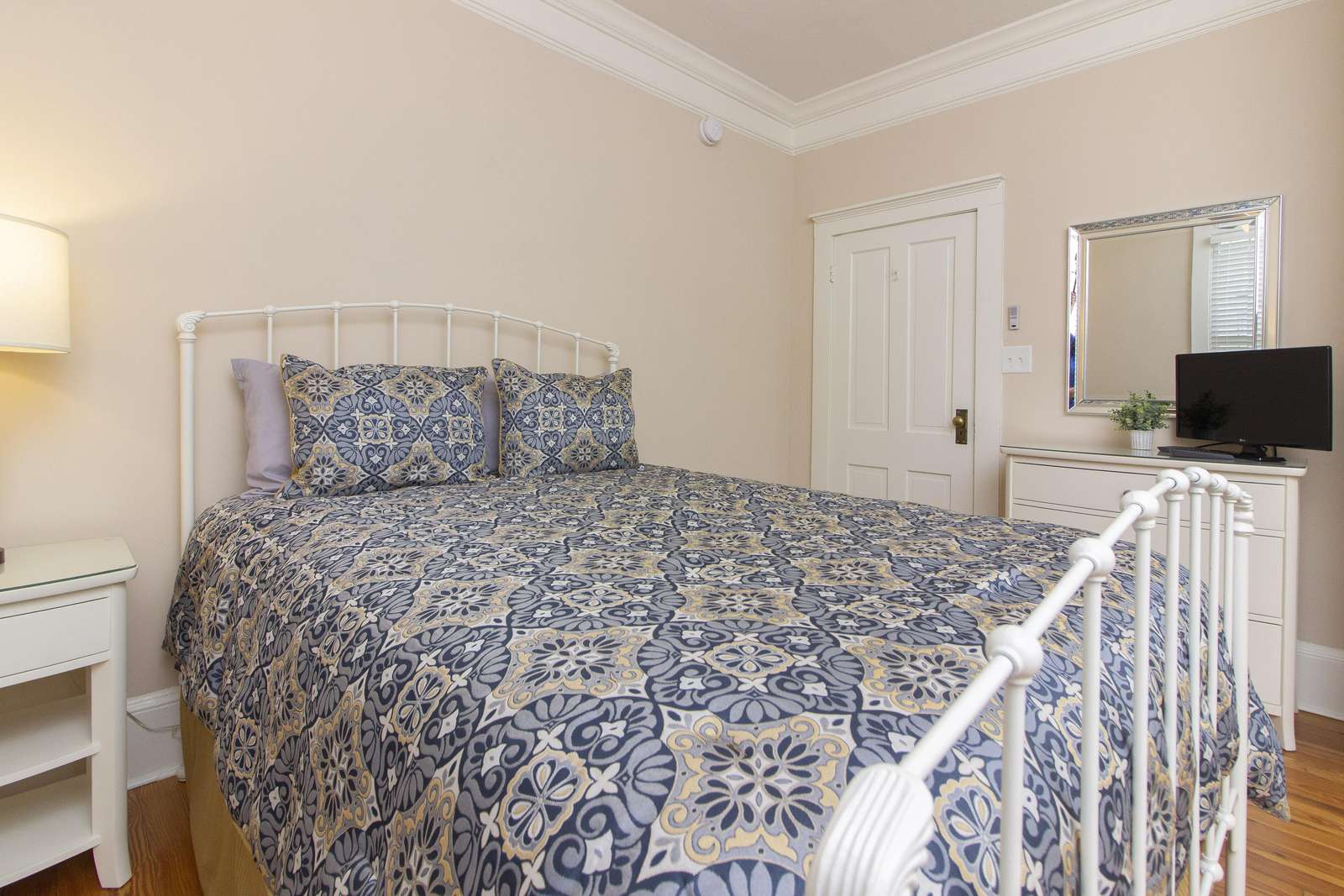 Guest Bedroom - Queen