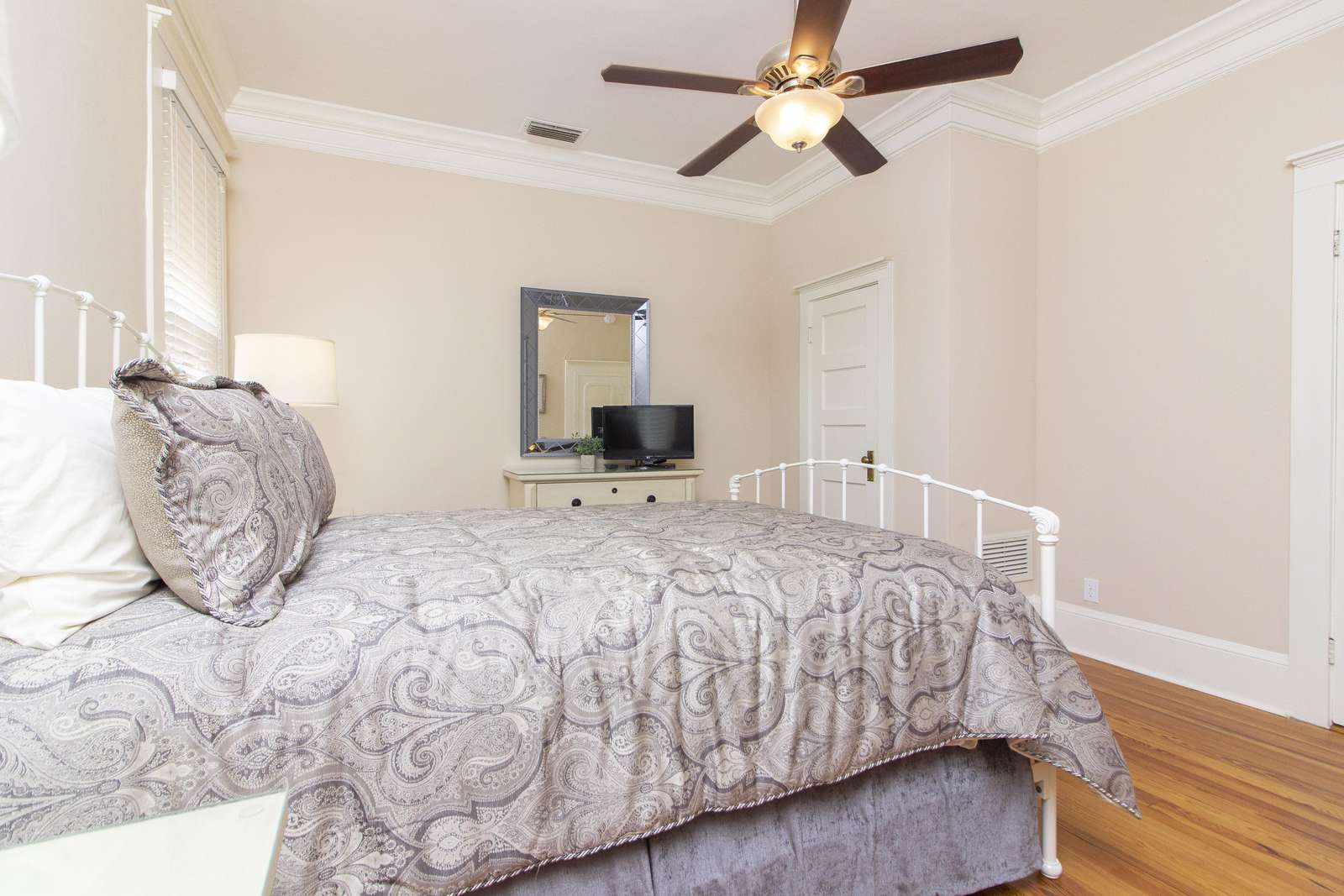Guest Bedroom - Queen