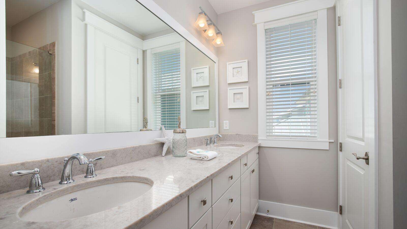 2nd floor king bath, shower