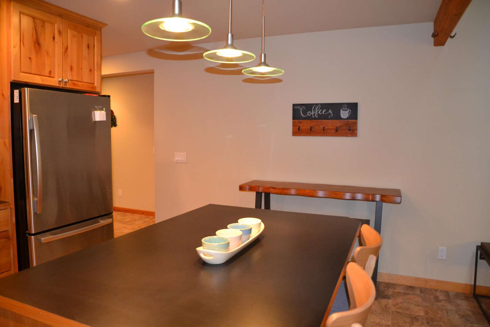 Kitchen Island Counter & Seating
