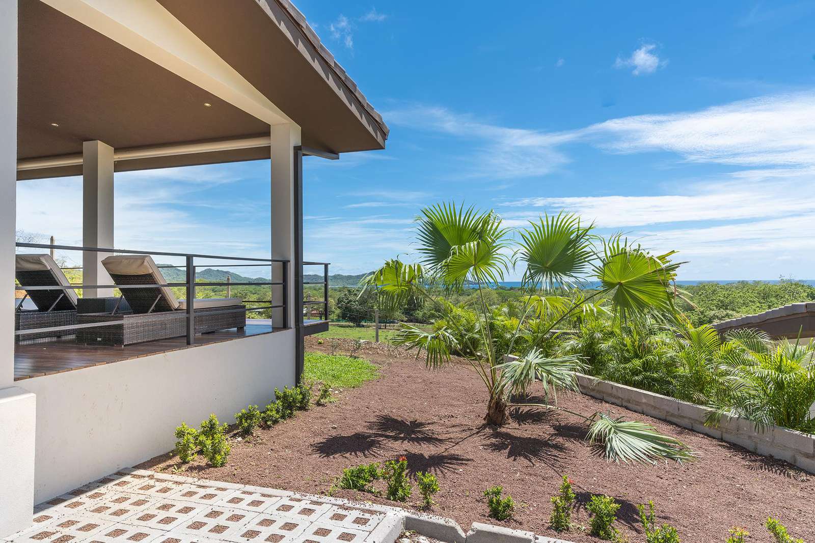 Casa Tranquila garden and parking area