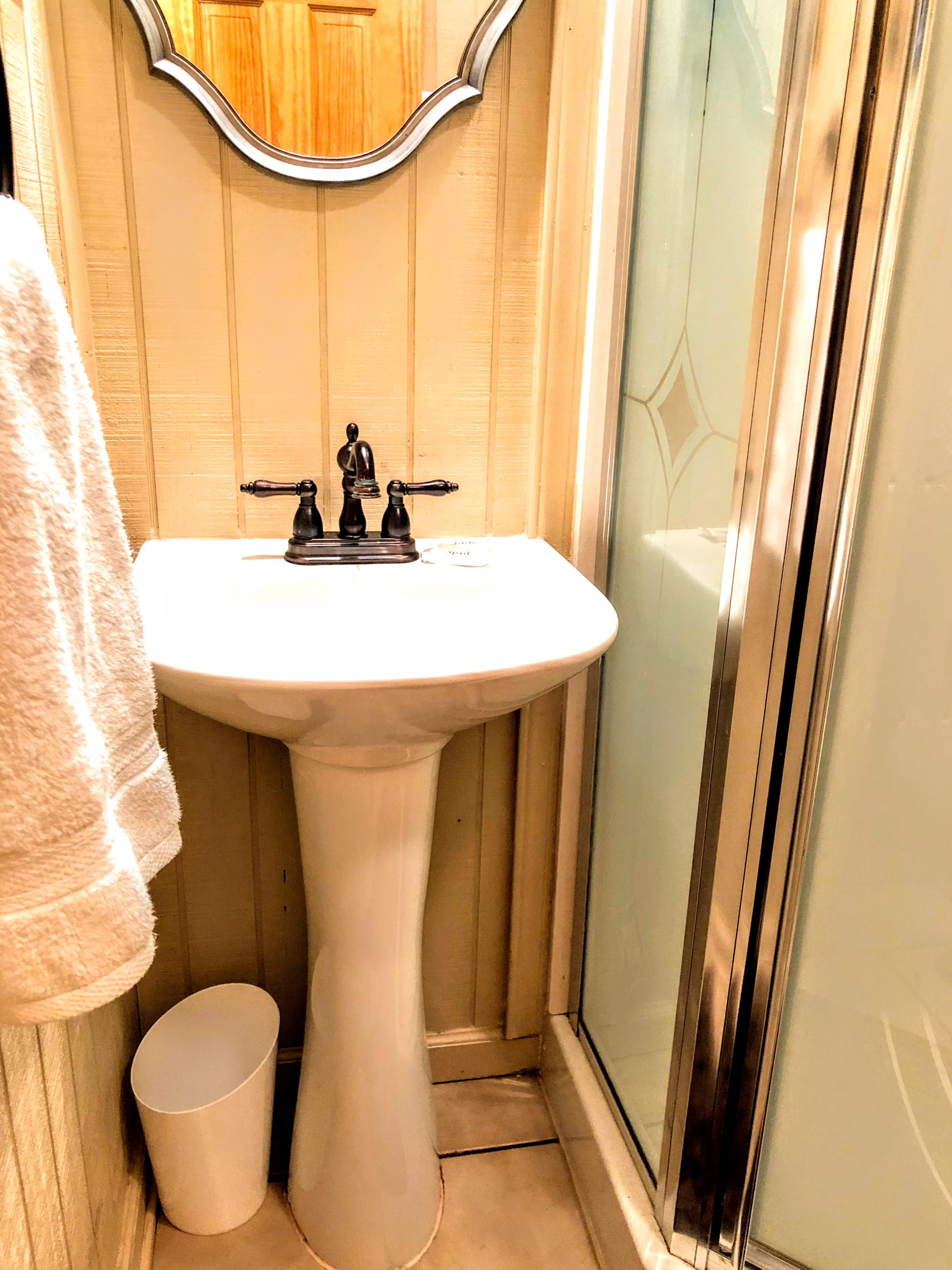 Pedestal sink and small shelves in 2nd bathroom