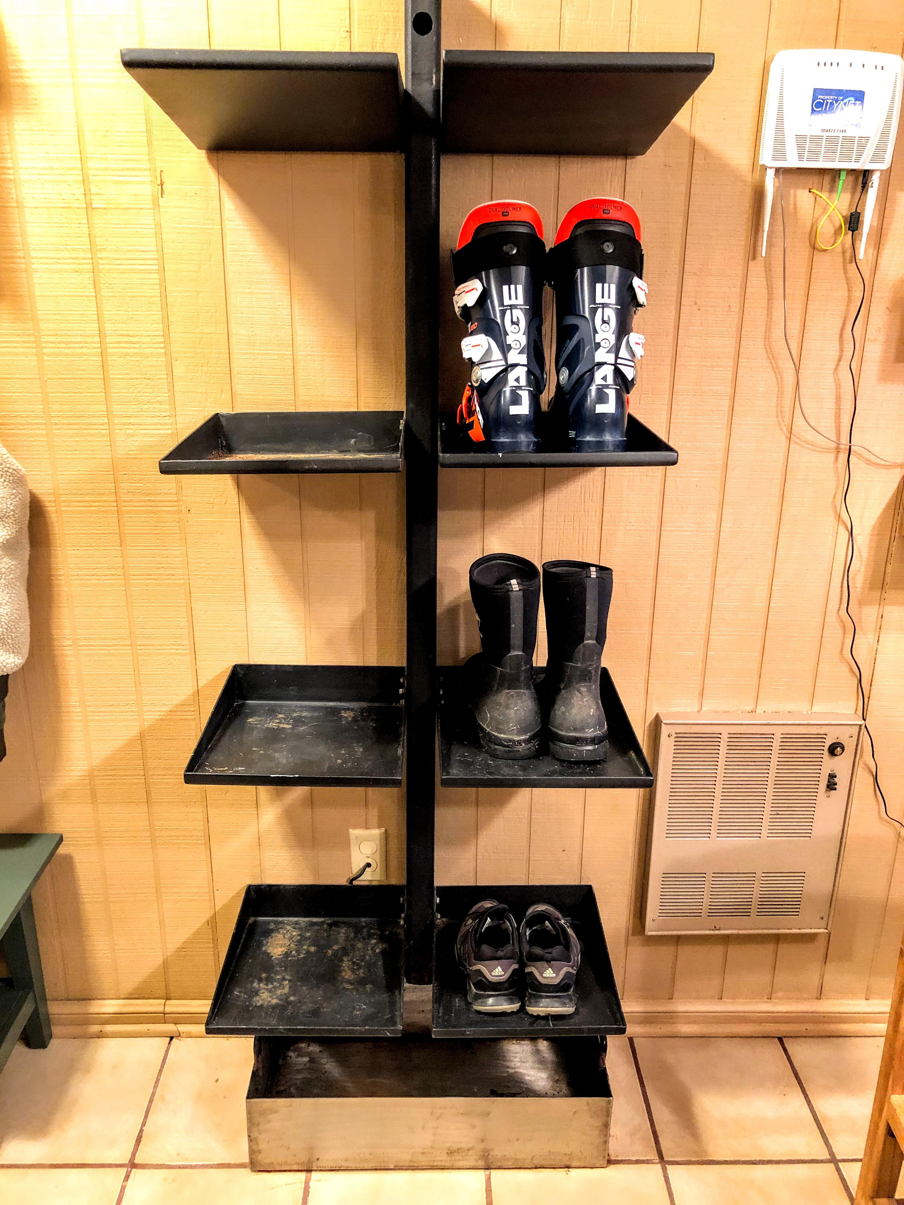 Please keep all shoes and boots on our boot rack. Melting water and mud will drain down into the pan below (easy for our housekeeper to clean up).