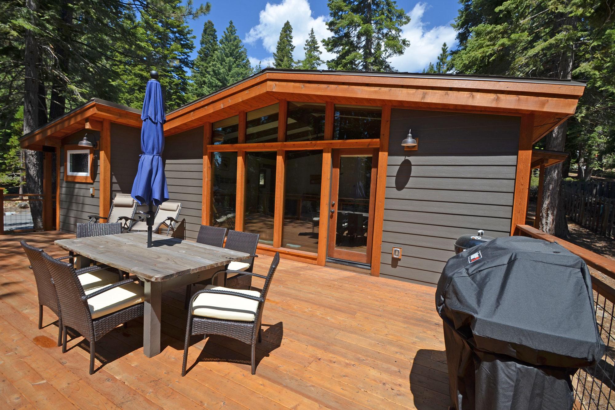Sunny Large Deck with BBQ