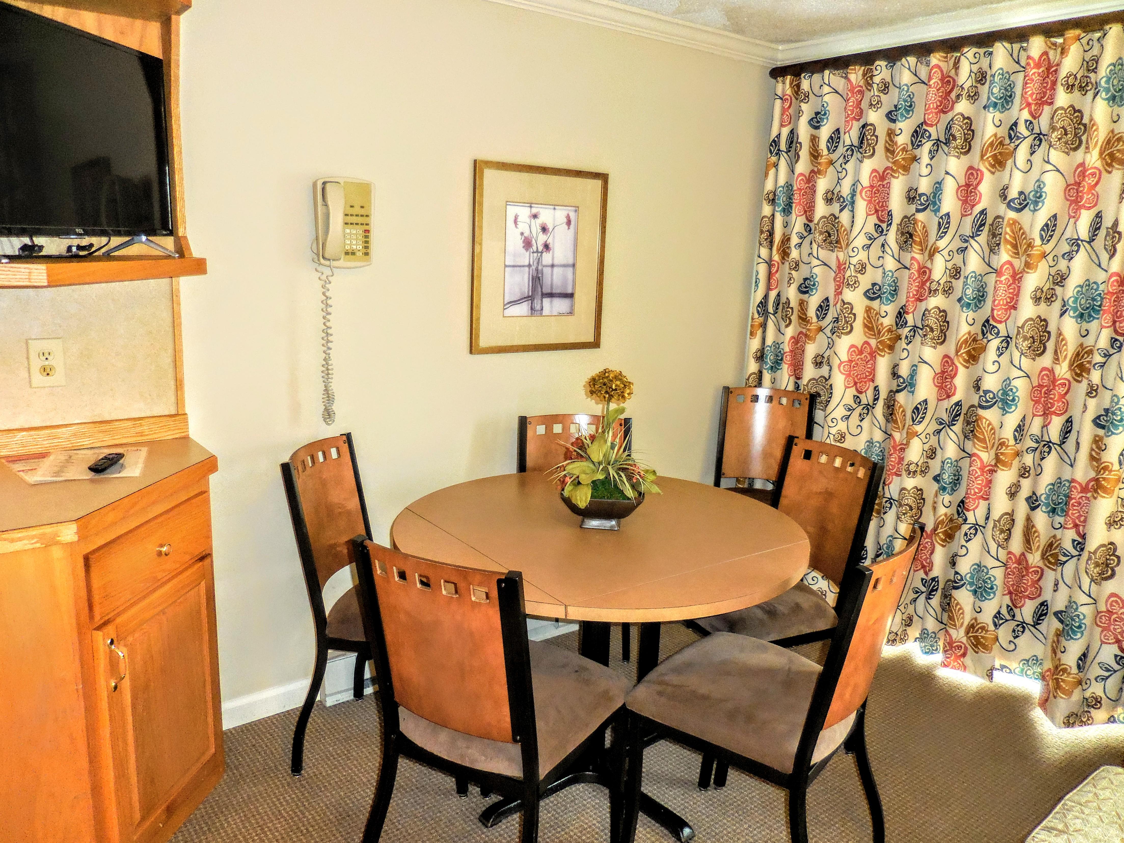 Seating for six (6) at the ML229 dinner table!!