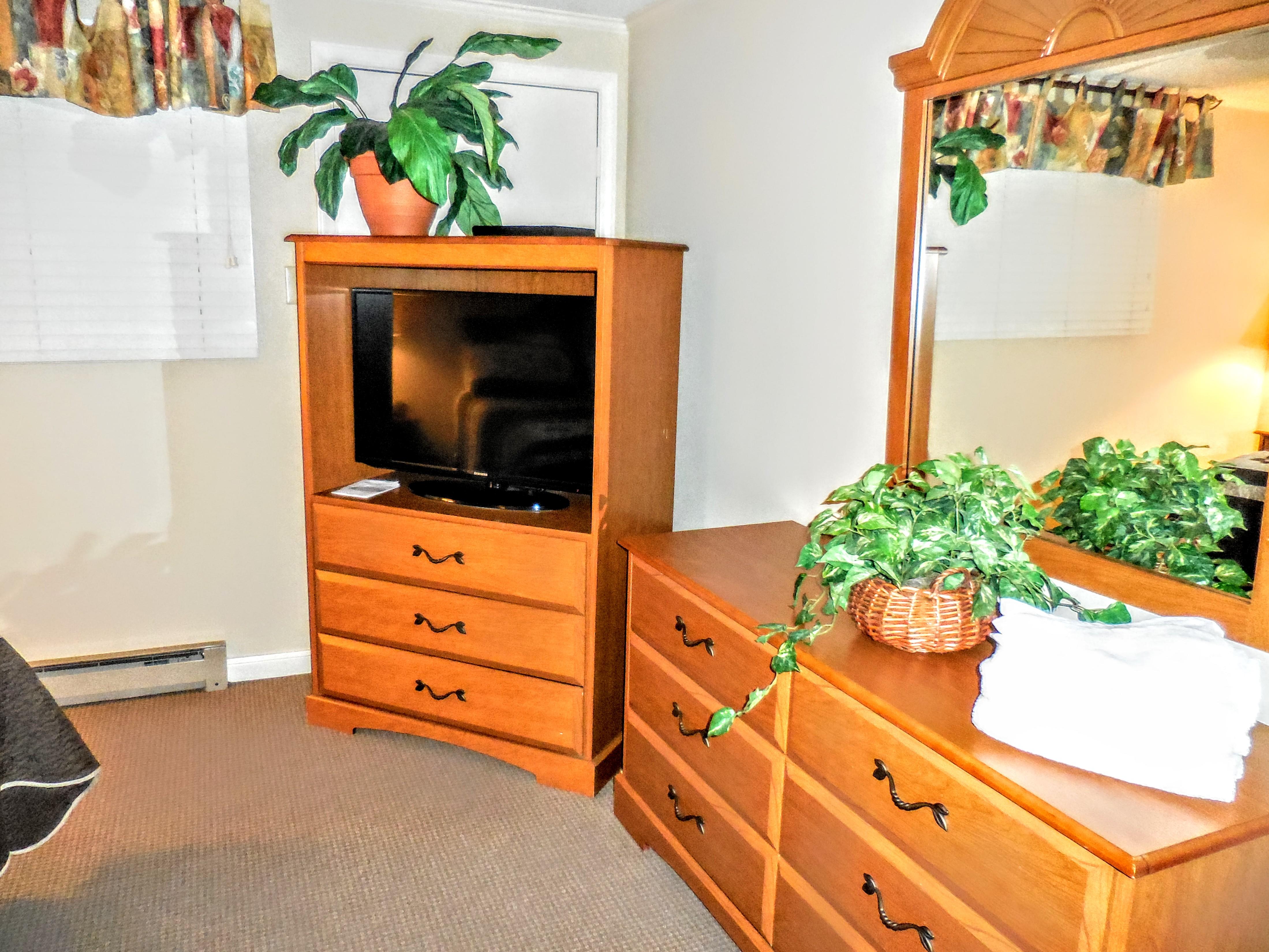 Plenty of cabinets for storage during your ML229 stay!