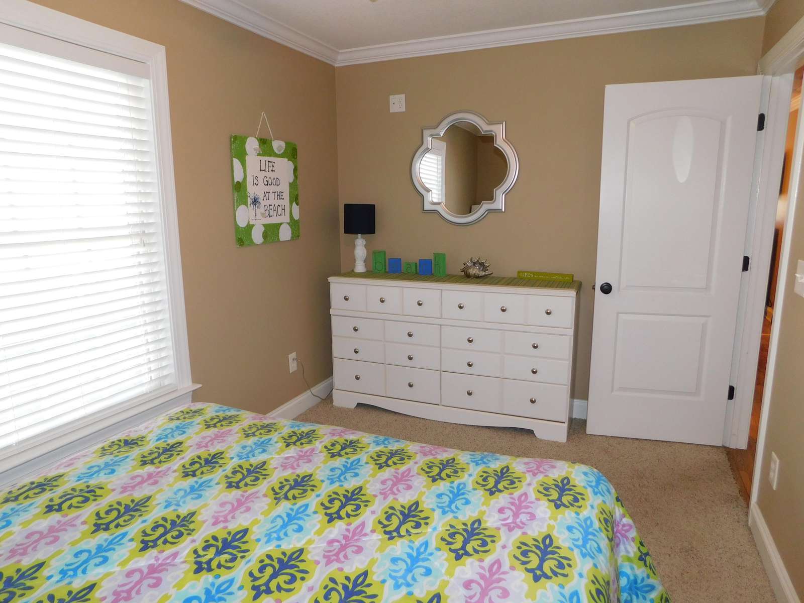 Queen bedroom upper level