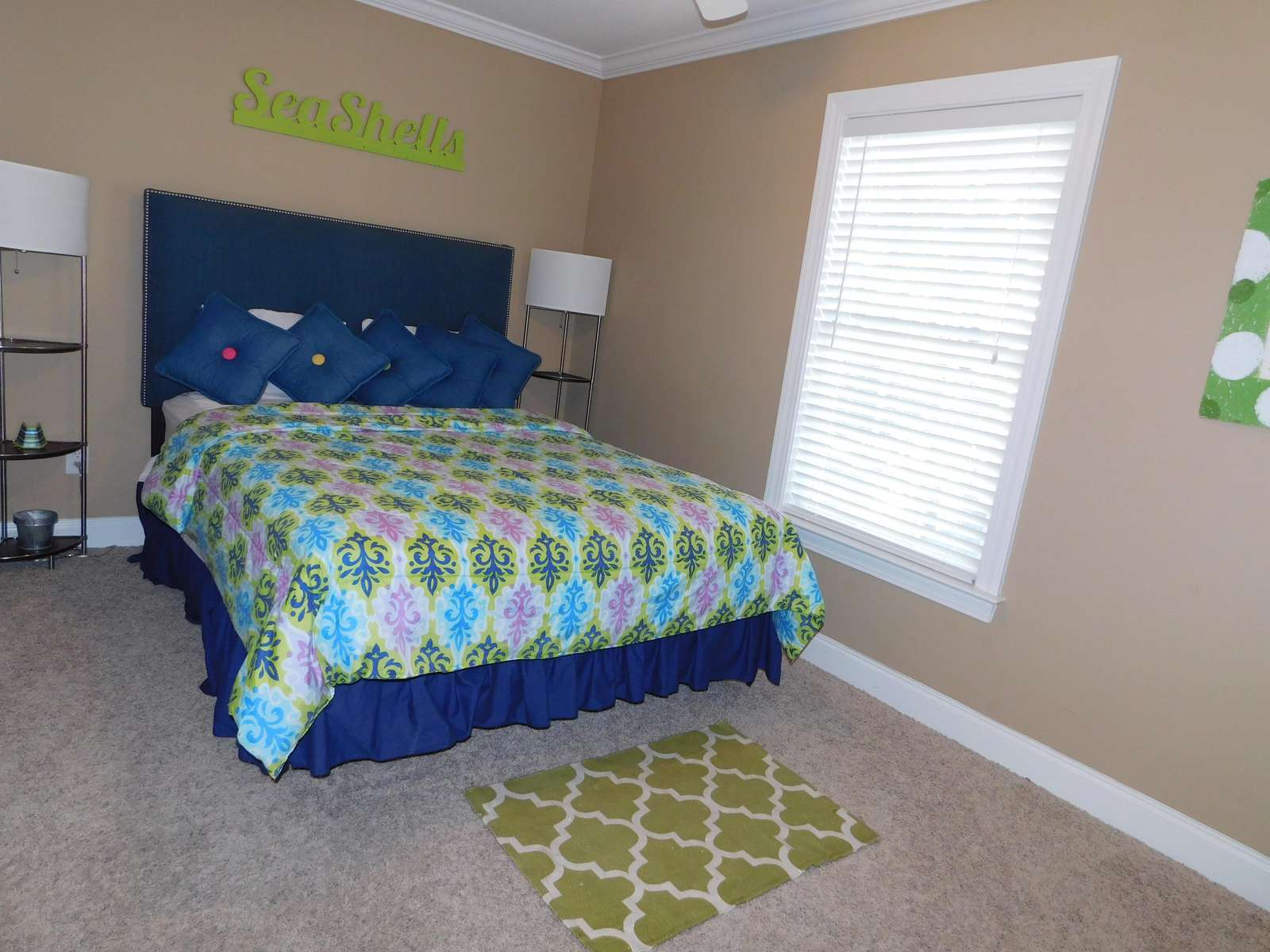 Queen Bedroom upper level