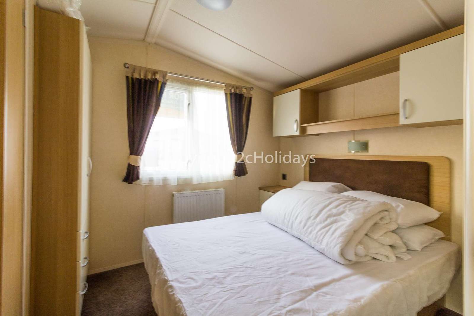 A great size master bedroom with plenty of storage!