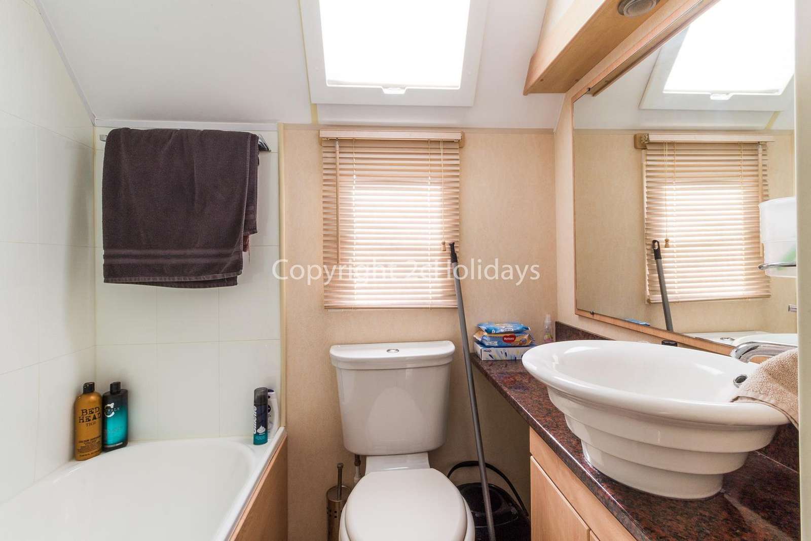 Fanstatsic family shower room with a bath!