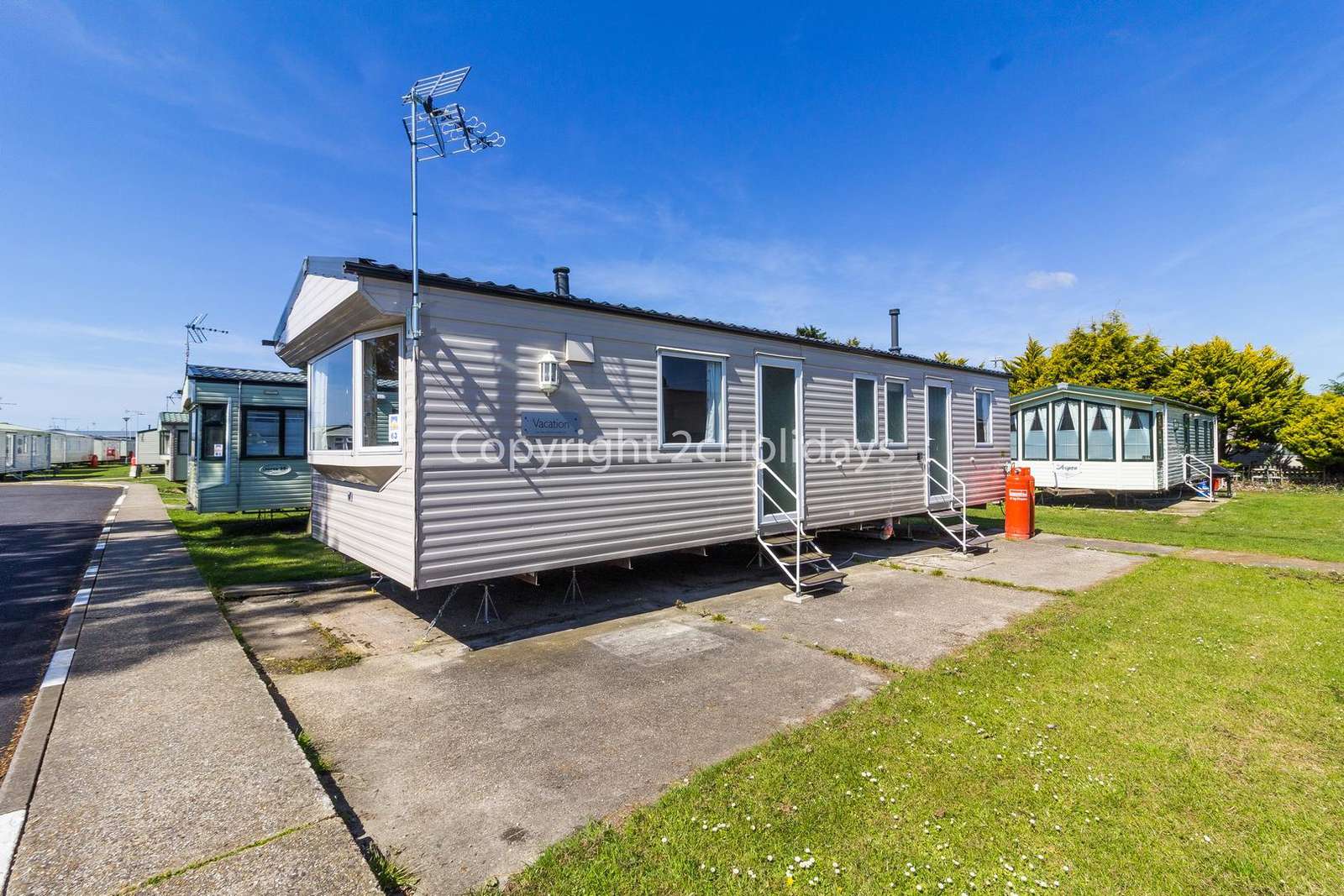 Spoilt for choice, you have access to 3 holiday park amenities!