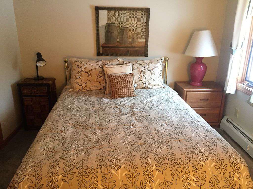 queen bedroom upstairs