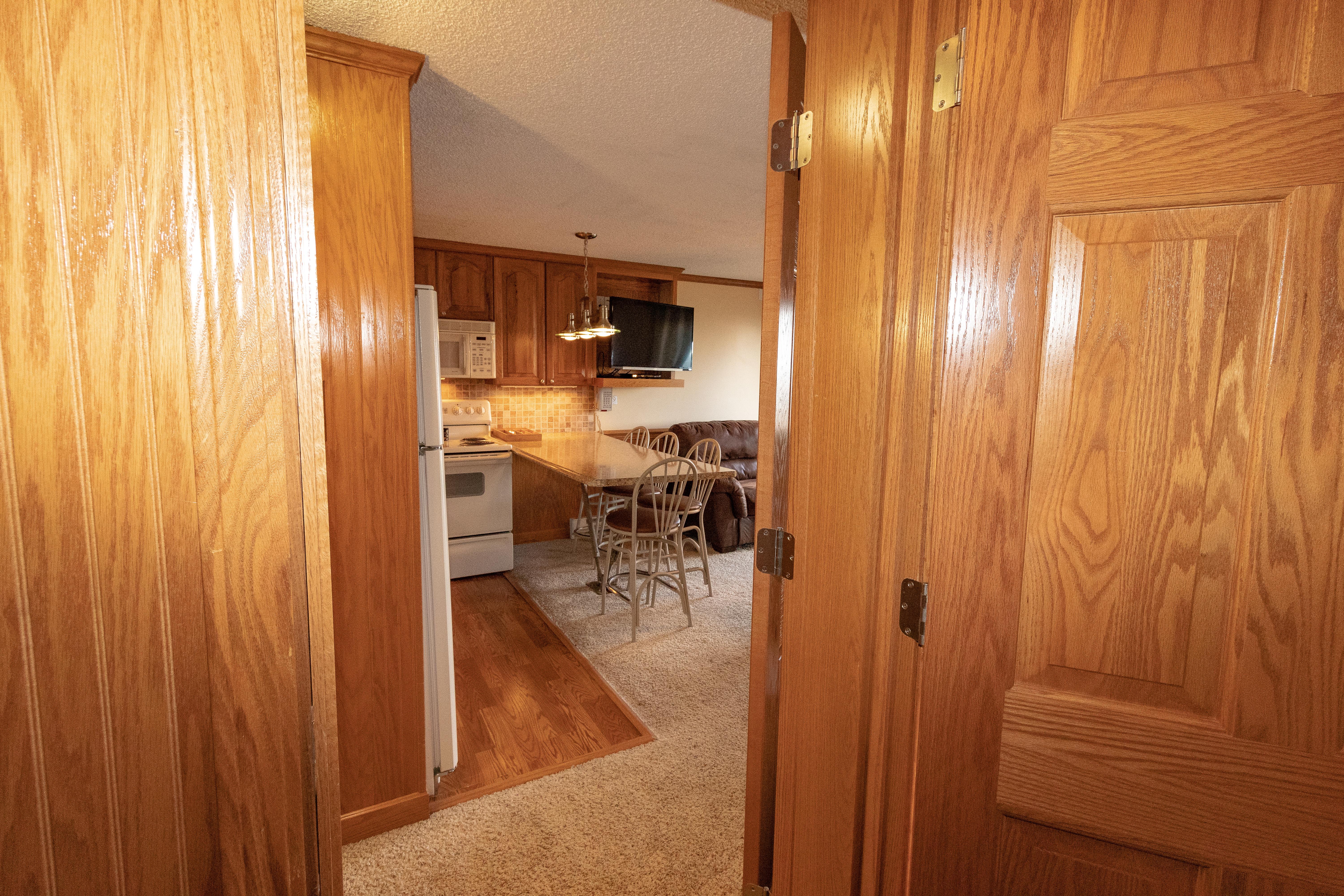 Connects to next door unit ML326 (rented separately)