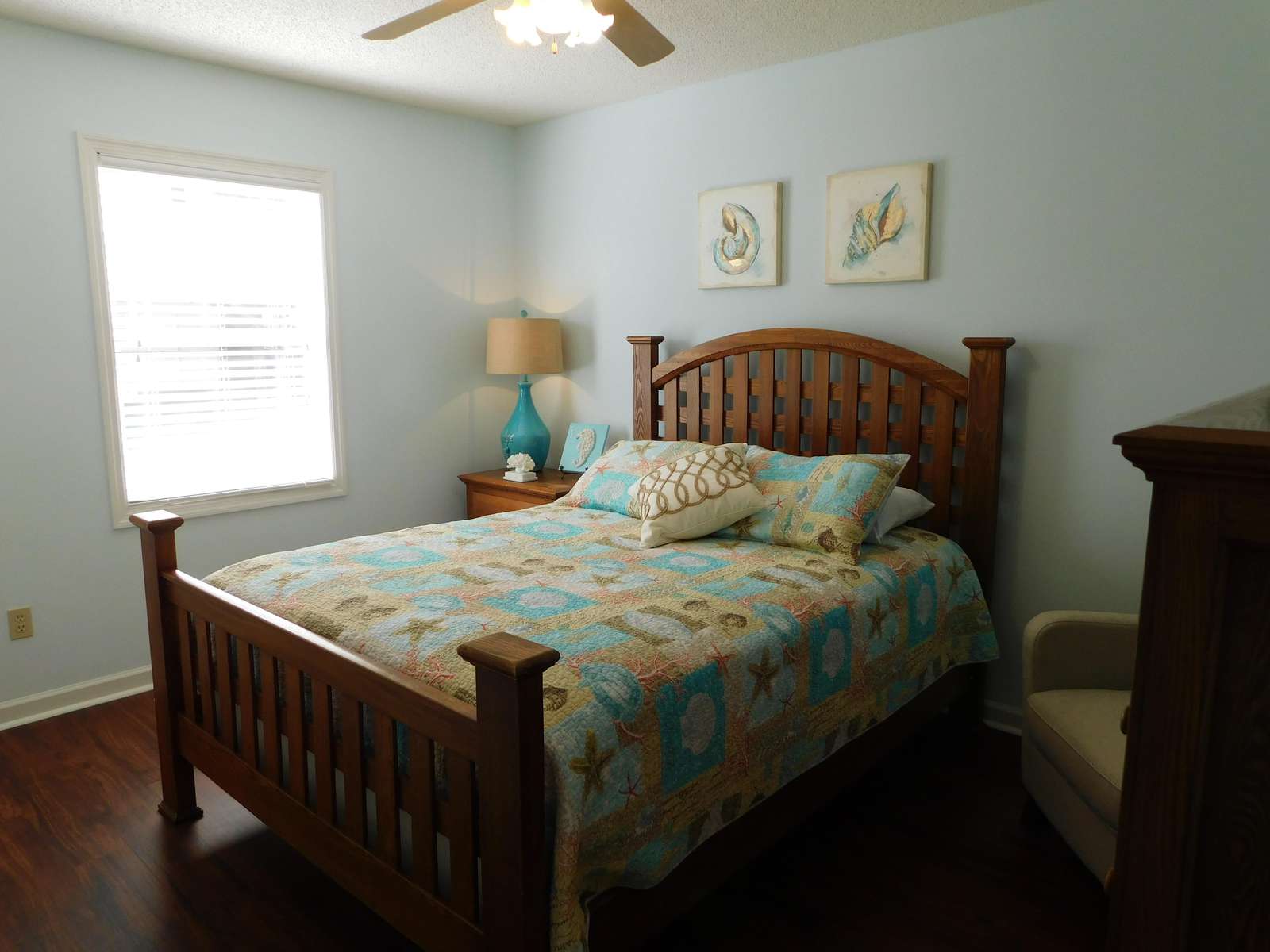 Queen bedroom