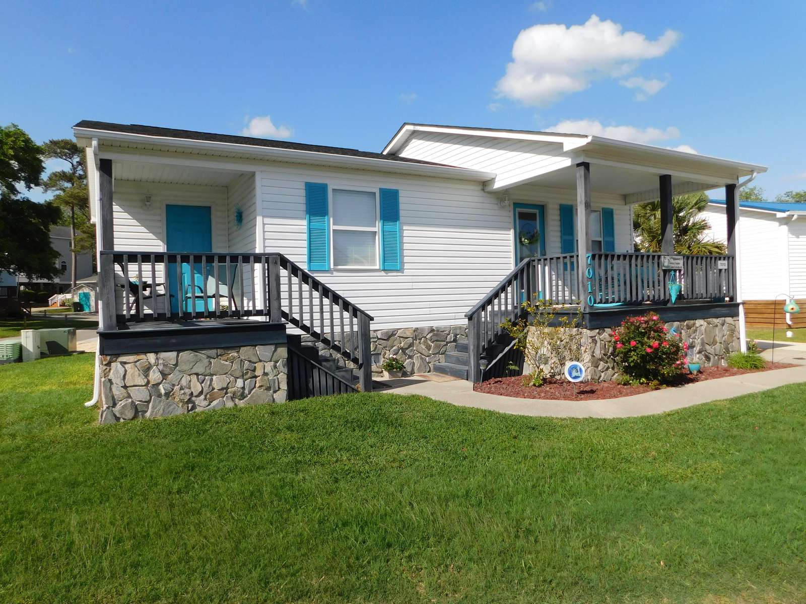 2 bdrm/ 2 bath