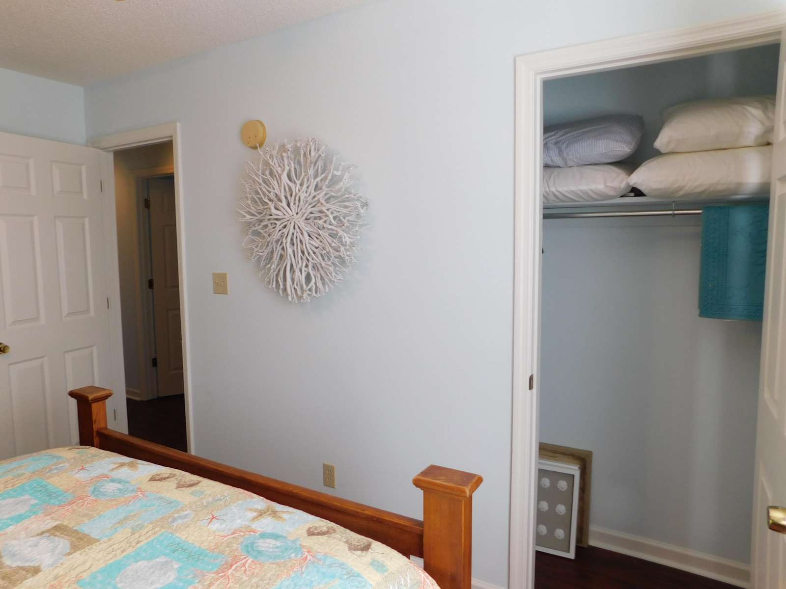 Closet in Queen