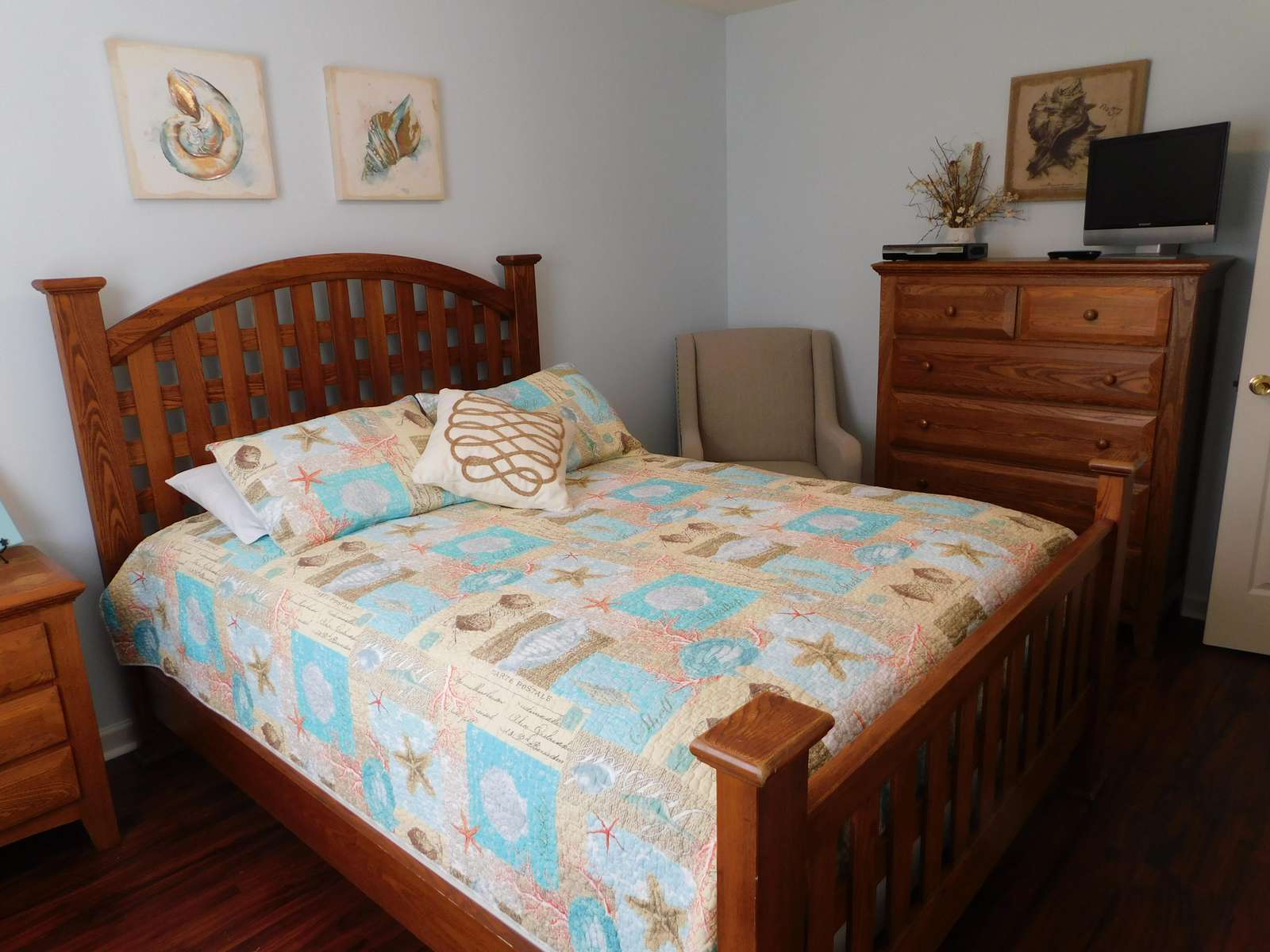 Queen Bedroom