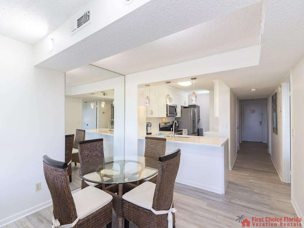 Colony Reef 3101 Dining Area