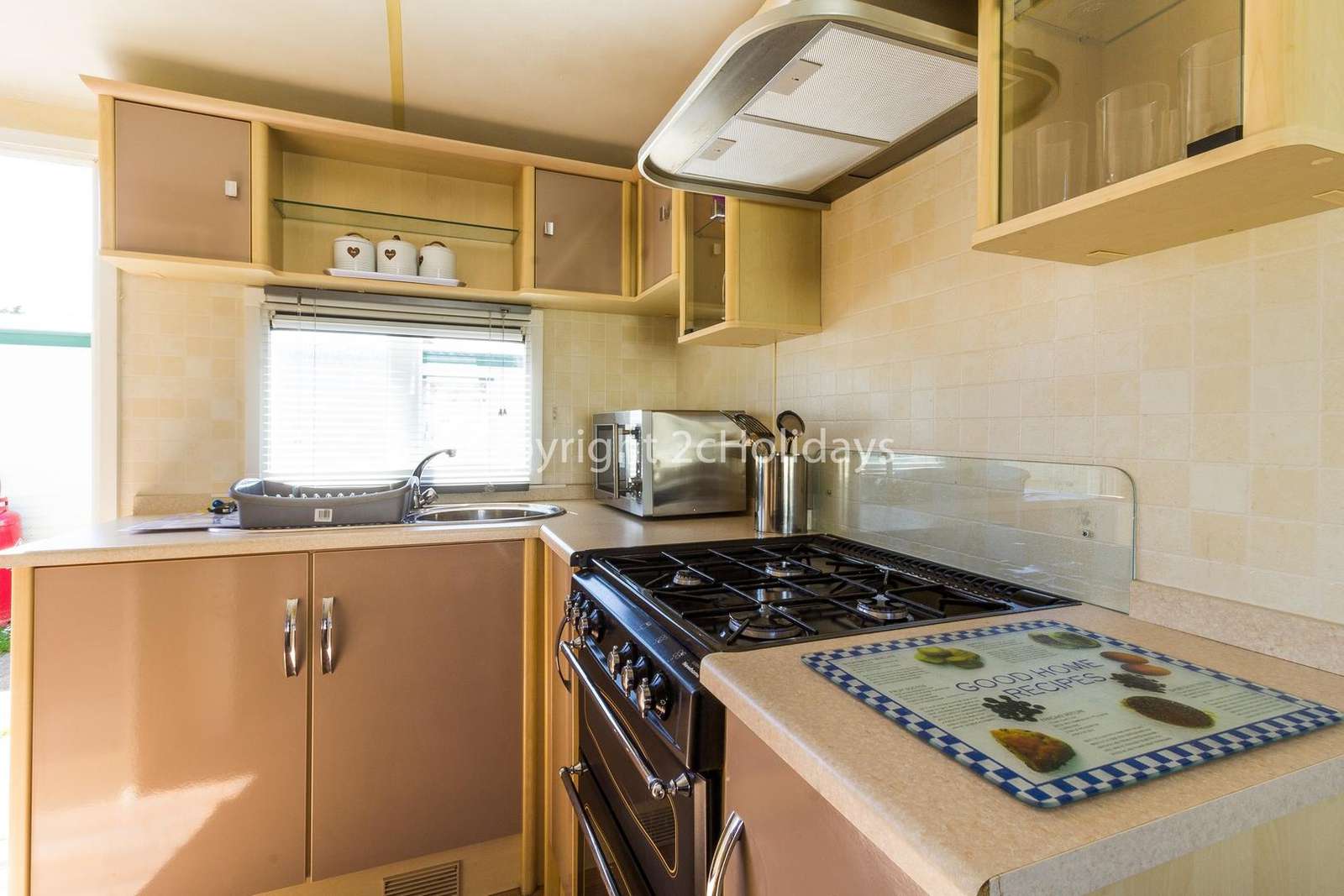 Fully equipped kitchen, perfect for self-catering breaks!