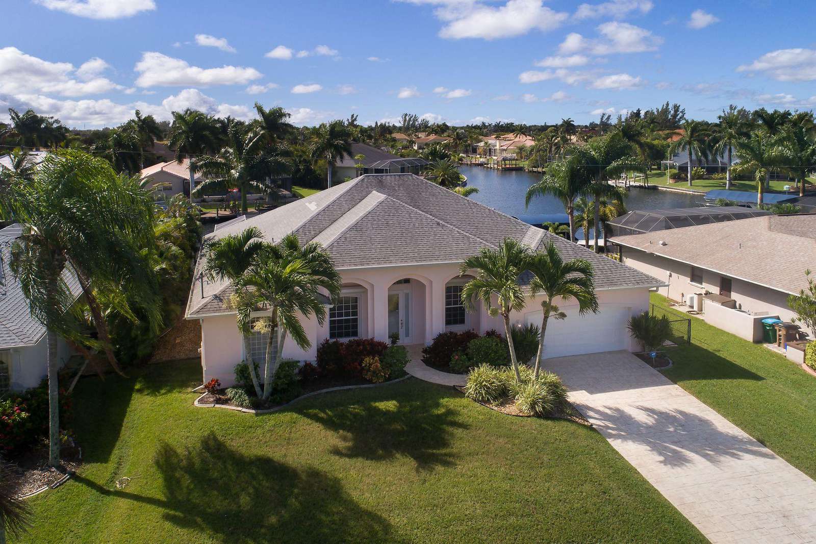 Wischis Florida Home - Vacation Rentals Cape Coral I Property Management I Real Estate