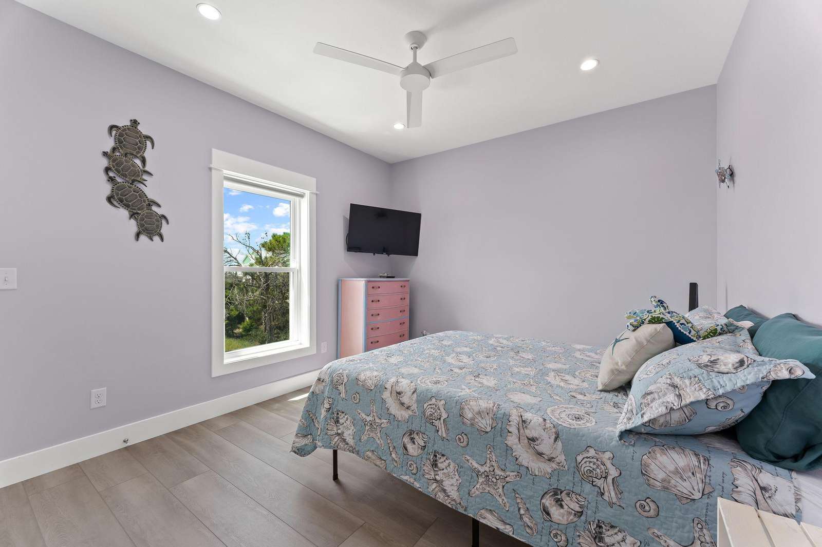 Bedroom 2 Queen