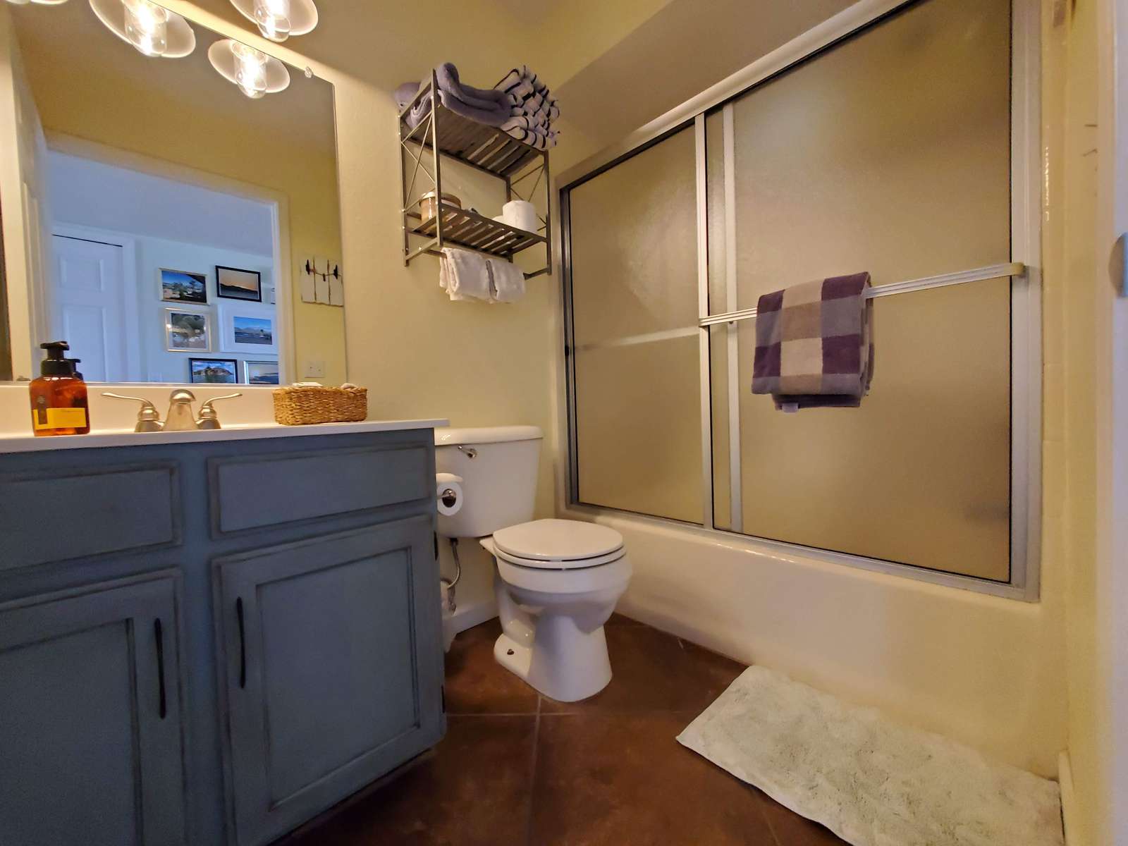 Guest Bath off Main Living Area