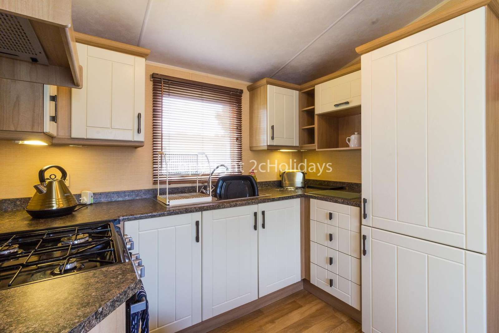 Fully equipped kitchen, perfect for self-catering holidays!