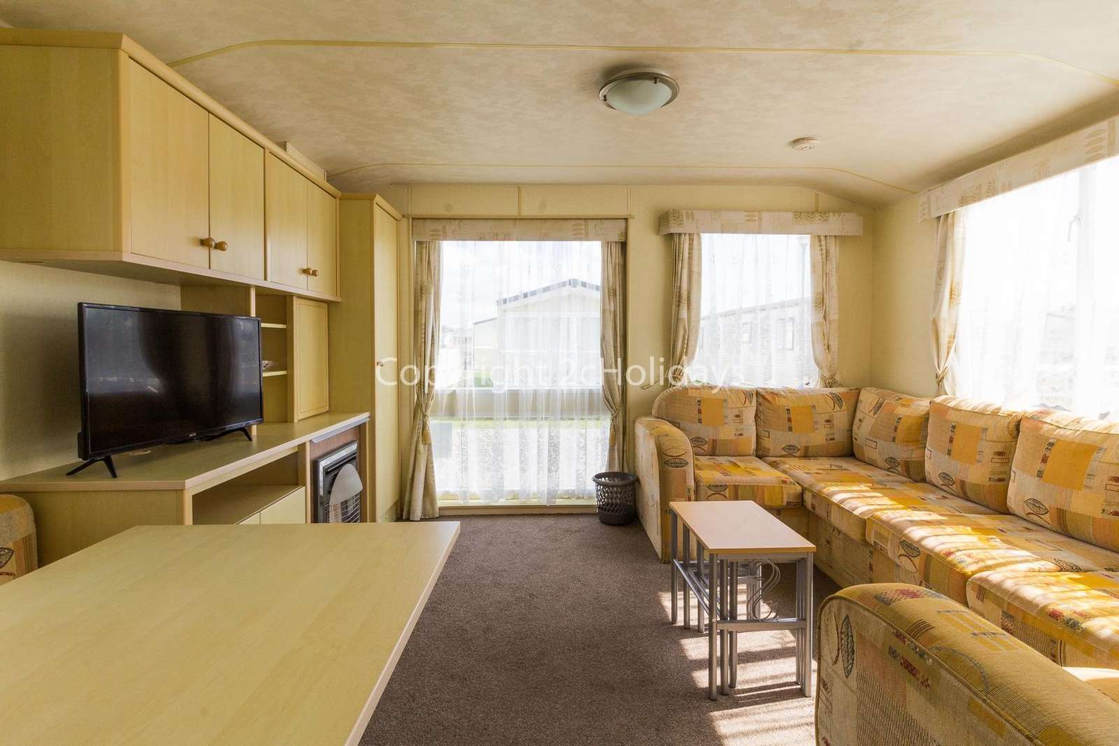 Spacious and open plan lounge/dining area, ideal for families!