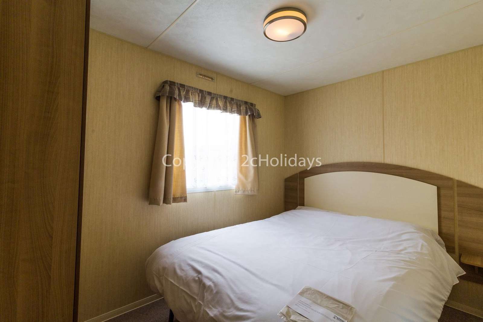 Good size master bedroom with plenty of storage!